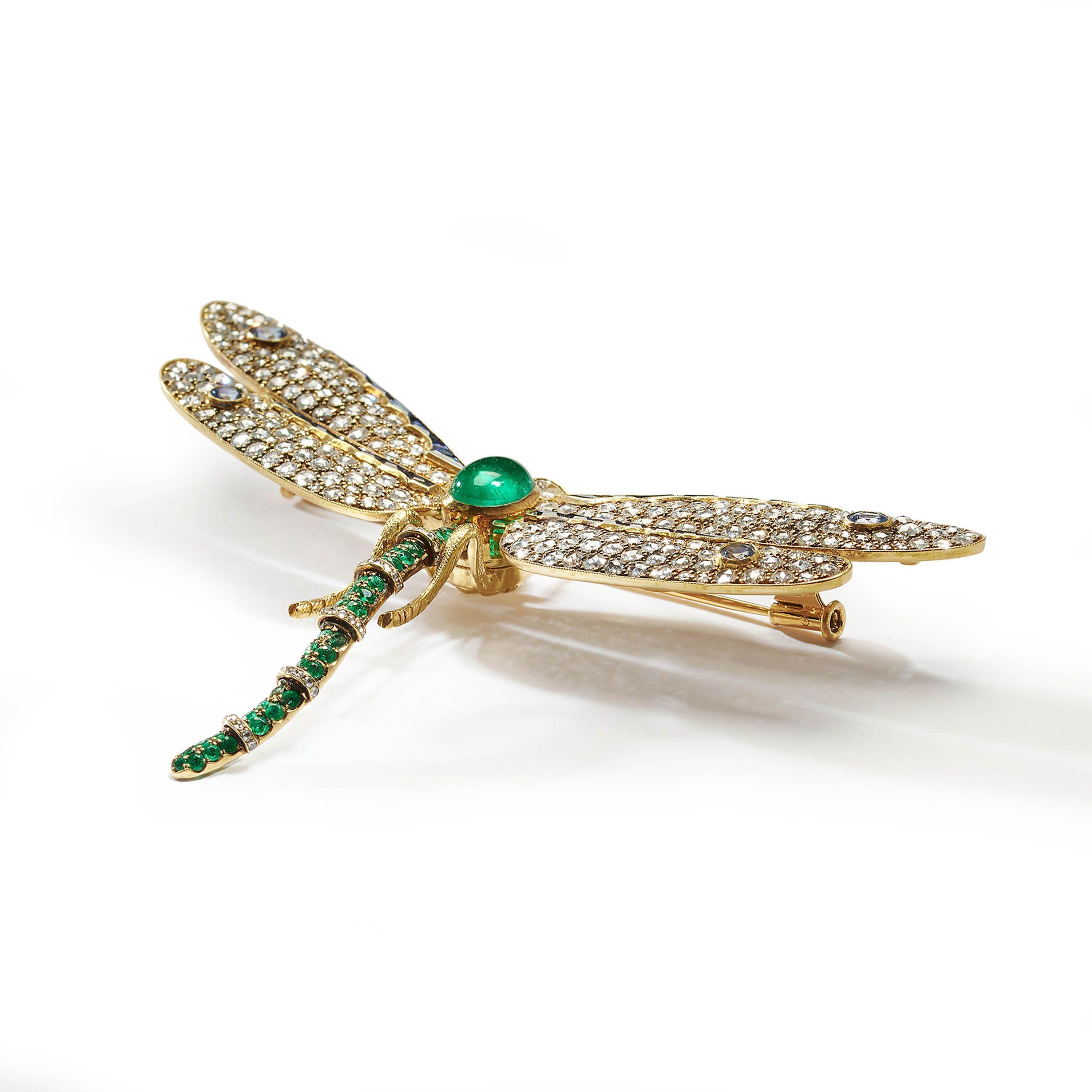 Modern Emerald, Diamond, Sapphire, and Gold Dragonfly Brooch In New Condition In London, GB