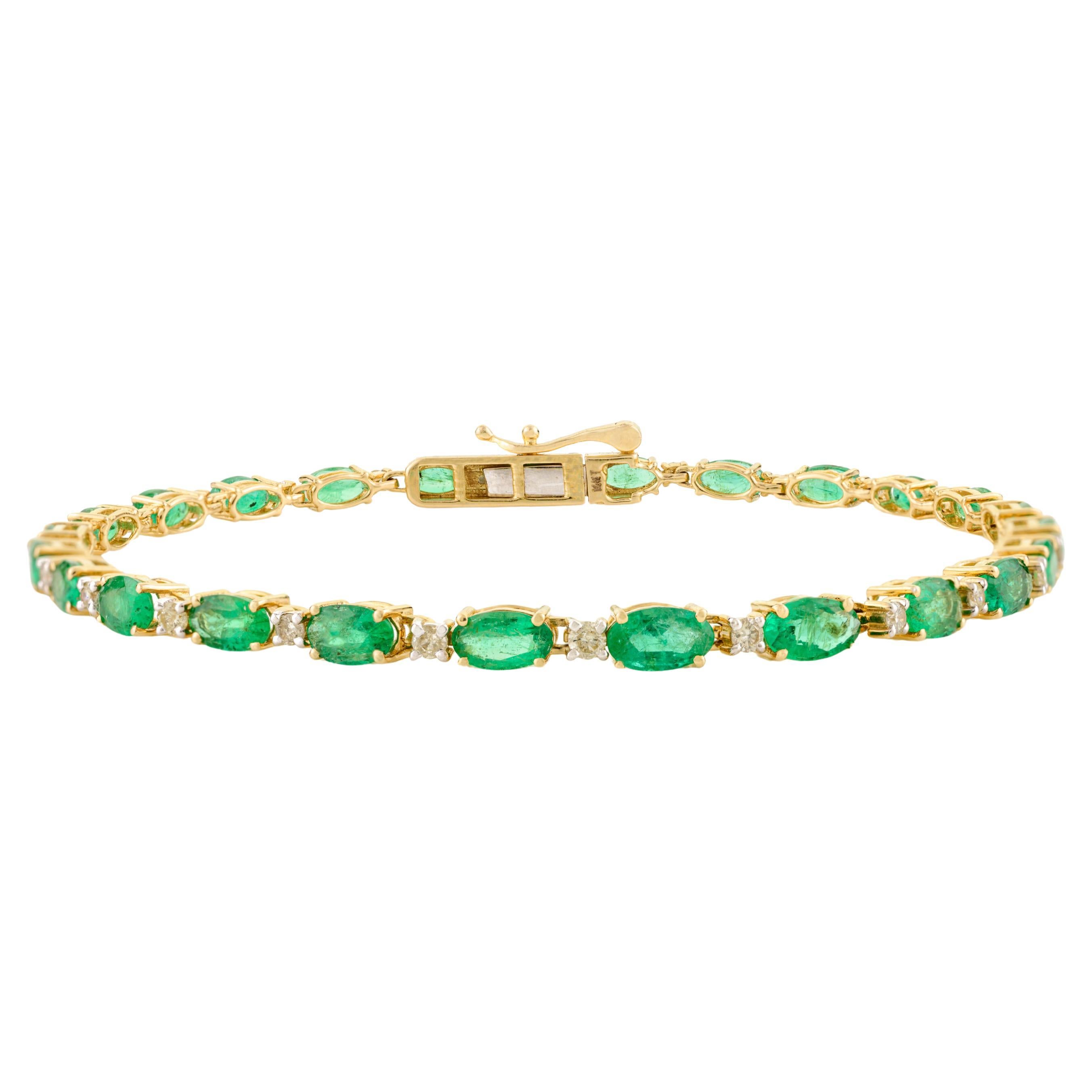 Bracelet tennis moderne en or jaune massif 14 carats avec émeraudes et diamants en vente