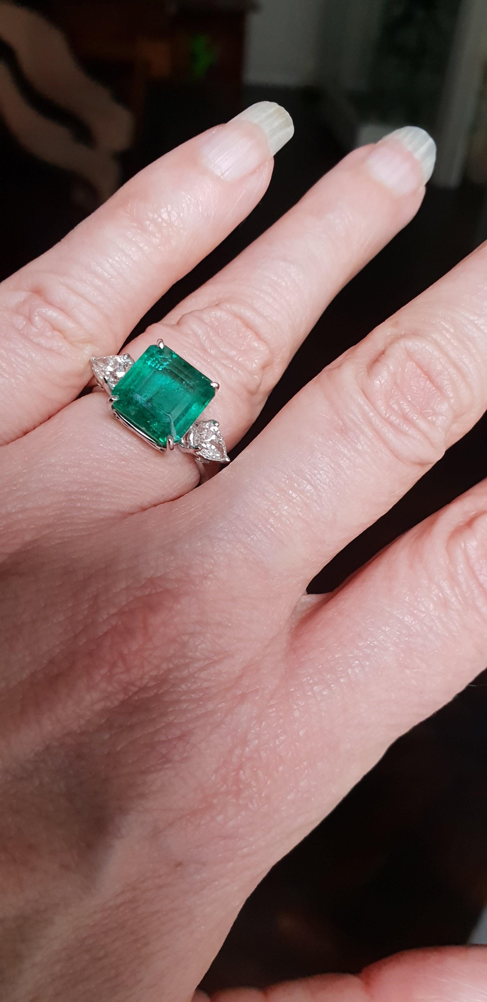 Modern Emerald Diamond White Gold Ring 5