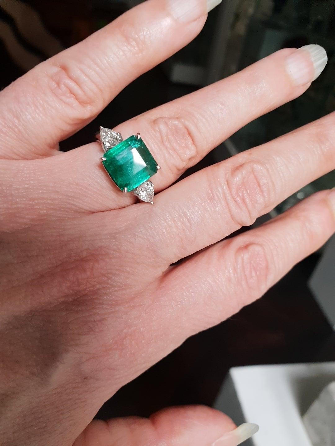 Modern Emerald Diamond White Gold Ring 6
