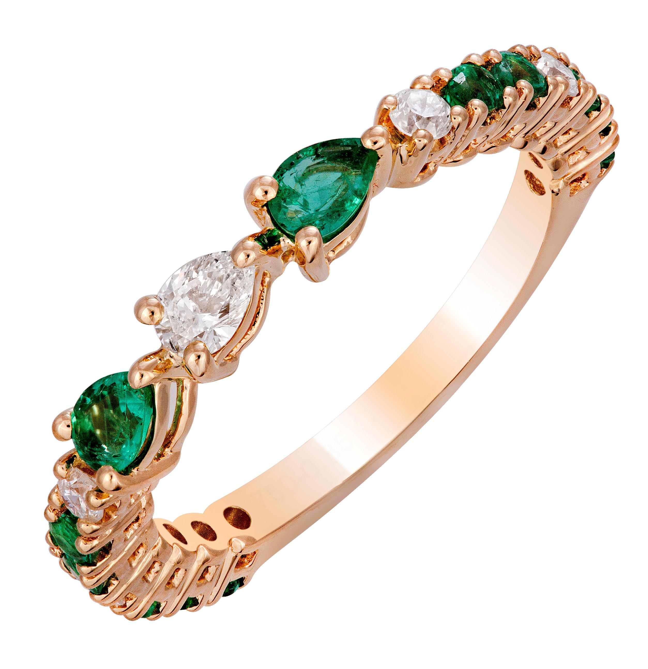Round Cut Modern Emerald Diamond Yellow Gold 18k Ring for Her For Sale