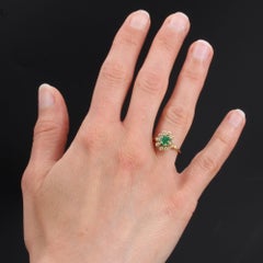 Modern Emerald Diamonds 18 Karat Yellow Gold Daisy Ring
