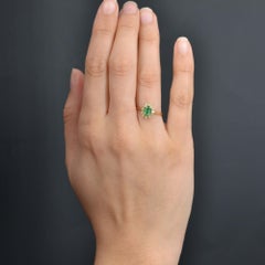 Modern Emerald Diamonds 18 Karat Yellow Gold Daisy Ring