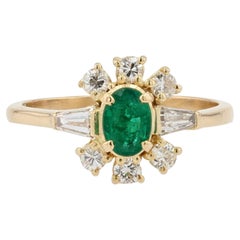 Modern Emerald Diamonds 18 Karat Yellow Gold Ring
