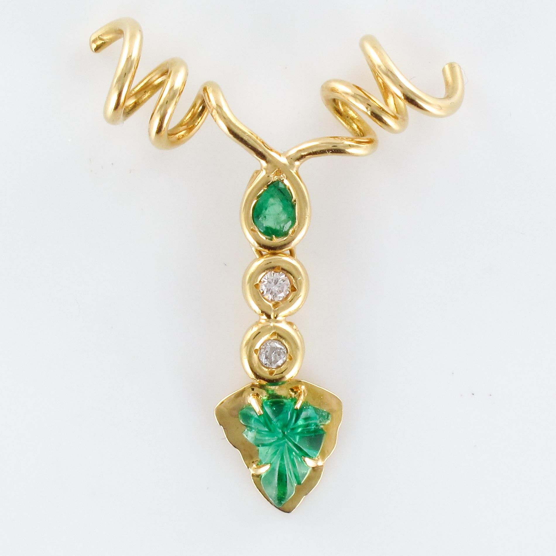 Modern Emerald Diamonds 18 Karat Yellow Gold Vine Leaves Pendant For Sale 7
