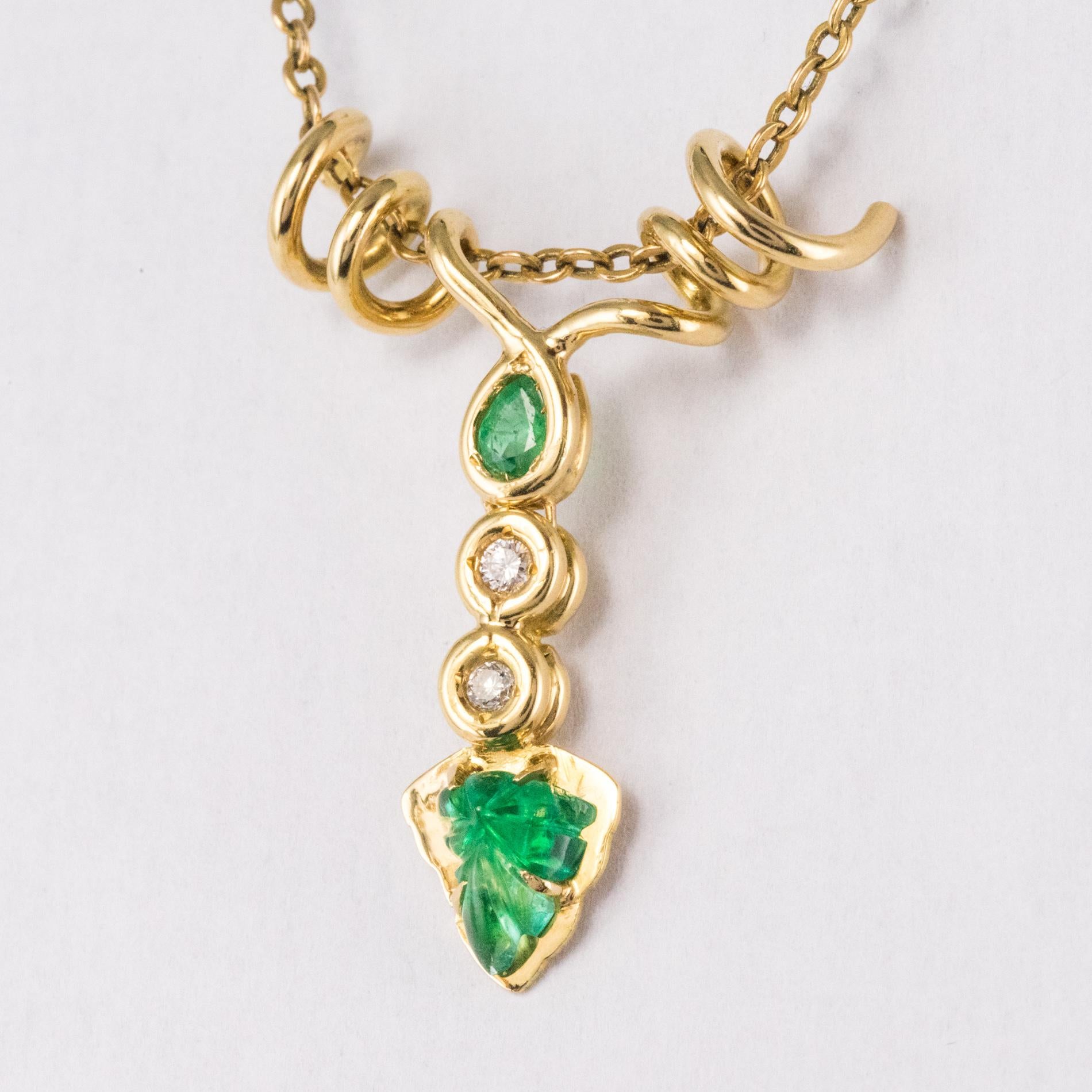 Pear Cut Modern Emerald Diamonds 18 Karat Yellow Gold Vine Leaves Pendant For Sale