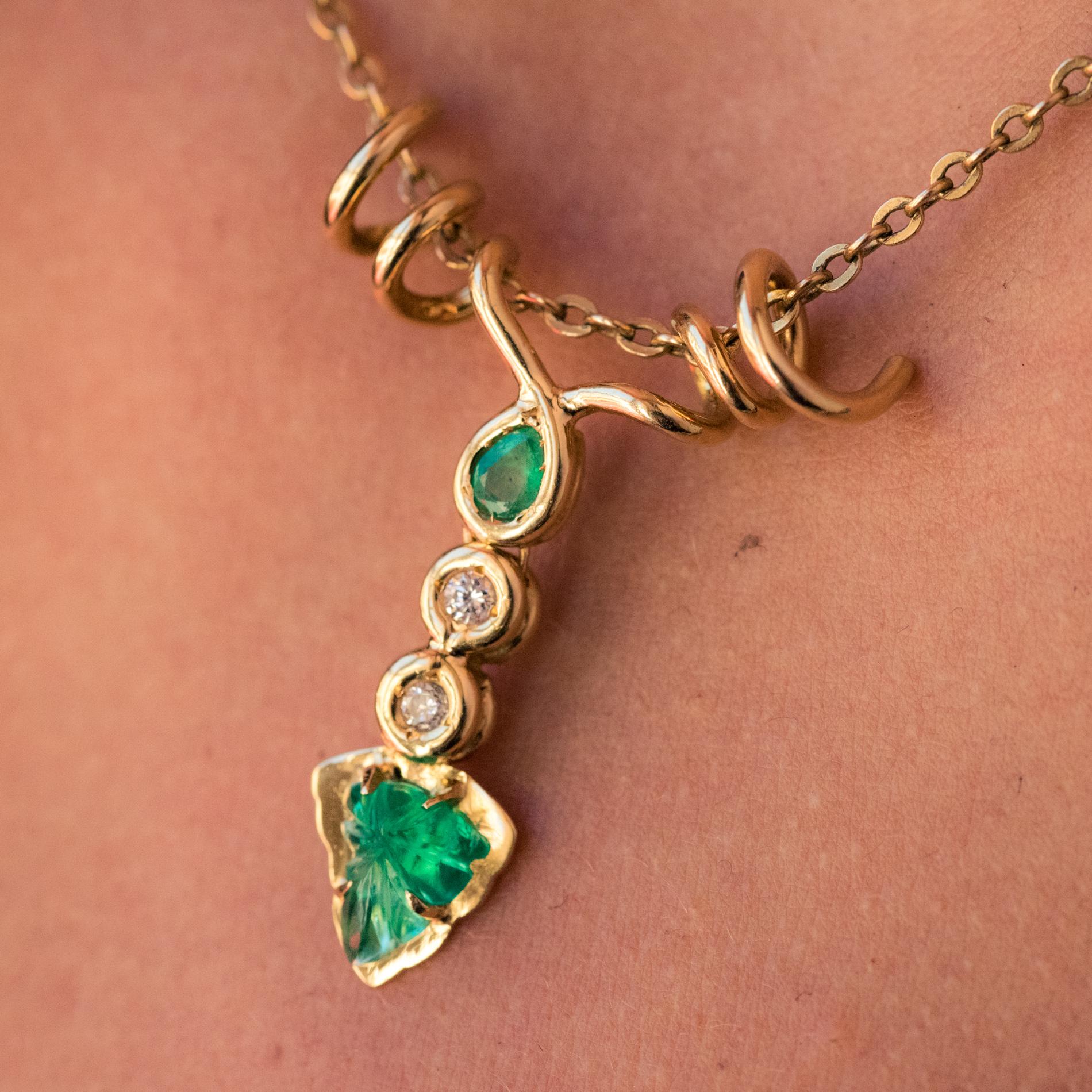 Modern Emerald Diamonds 18 Karat Yellow Gold Vine Leaves Pendant In Good Condition For Sale In Poitiers, FR