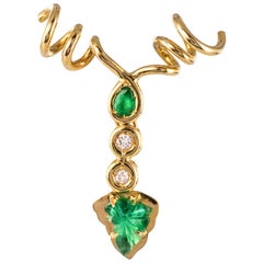 Modern Emerald Diamonds 18 Karat Yellow Gold Vine Leaves Pendant