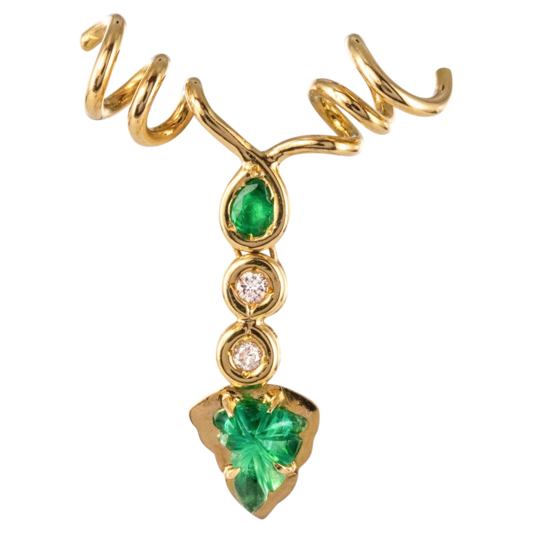 Modern Emerald Diamonds 18 Karat Yellow Gold Vine Leaves Pendant For Sale
