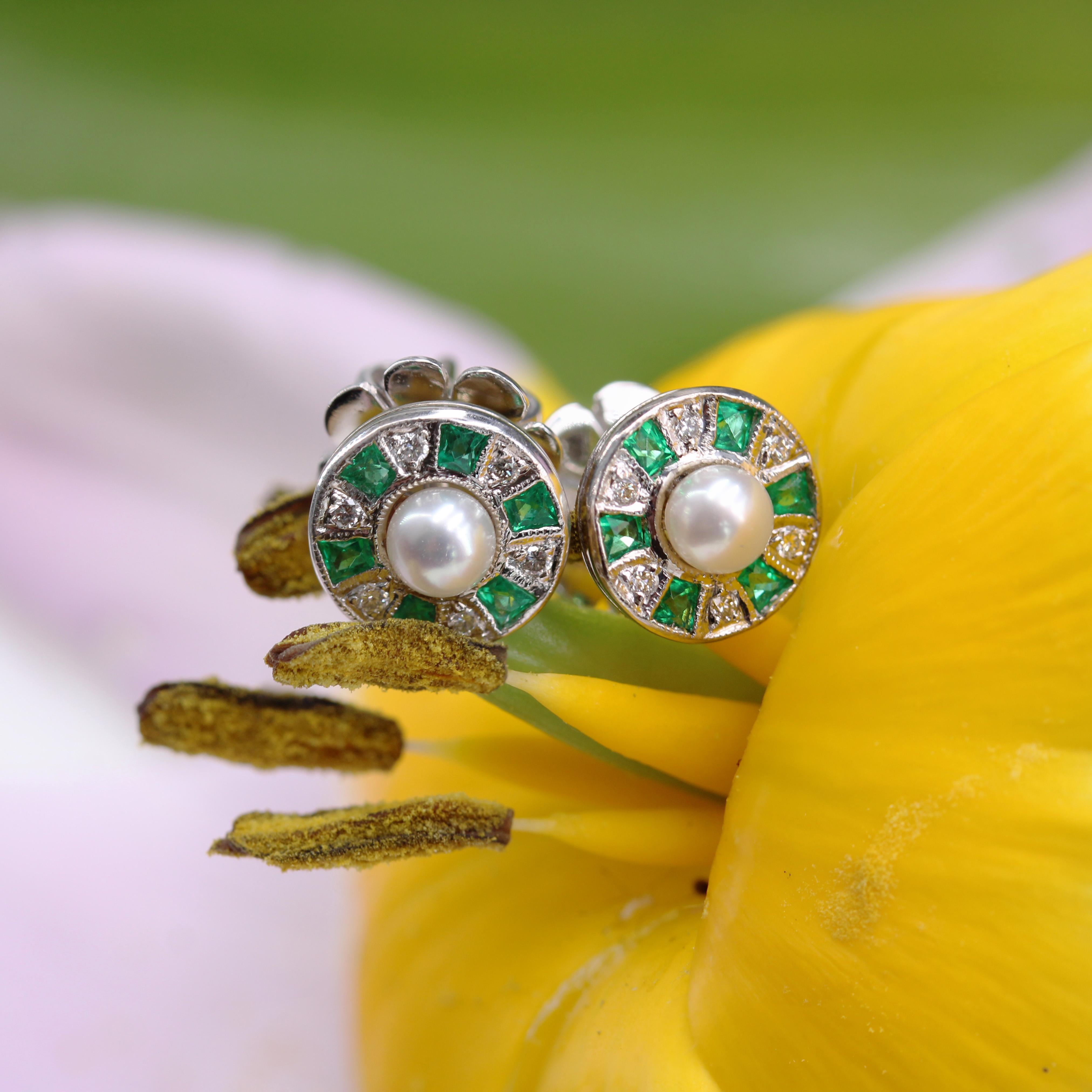 Modern Emerald Diamonds Cultured Pearl 18 Karat White Gold Stud Earrings For Sale 3