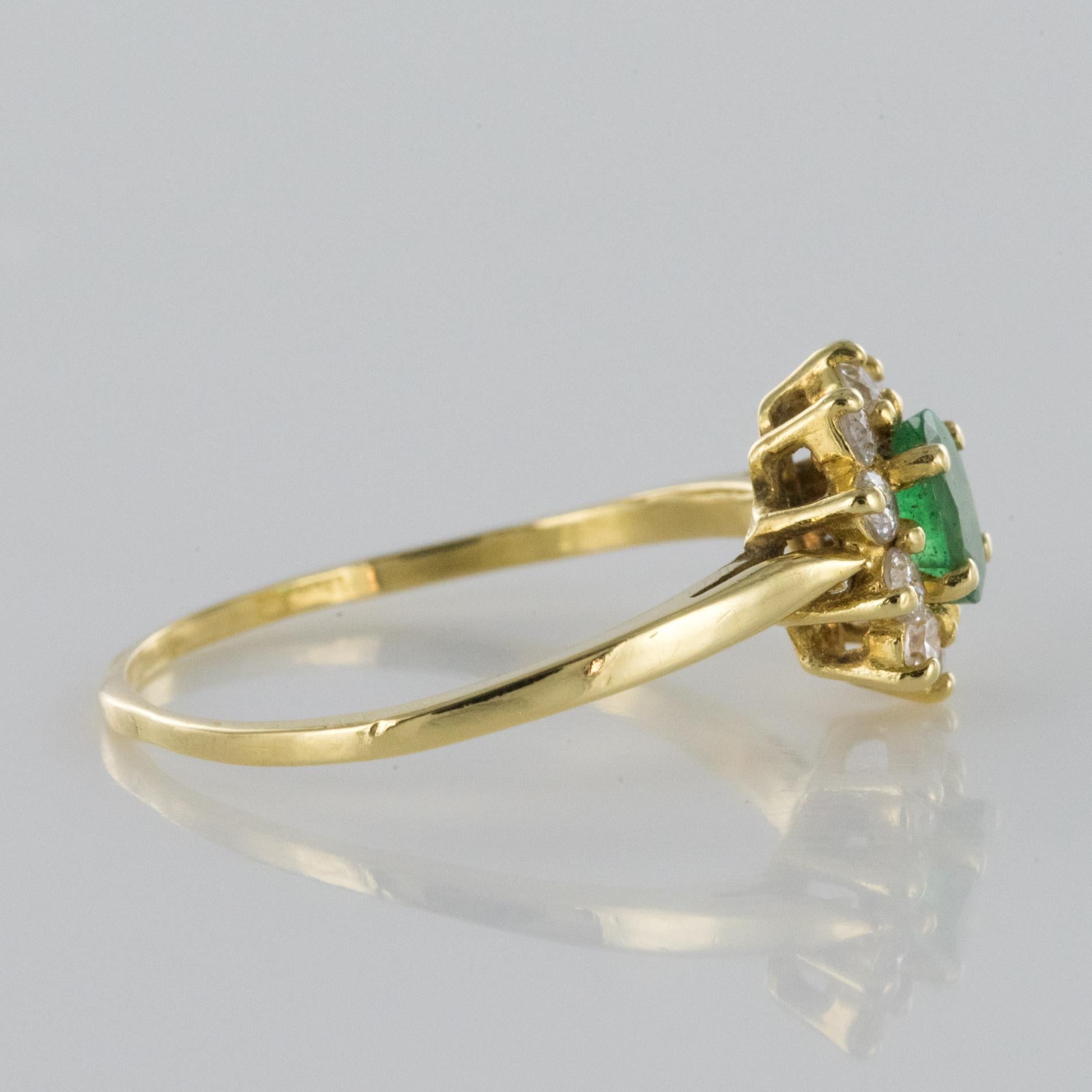 Oval Cut Modern Emerald Diamonds Yellow Gold Daisy Ring