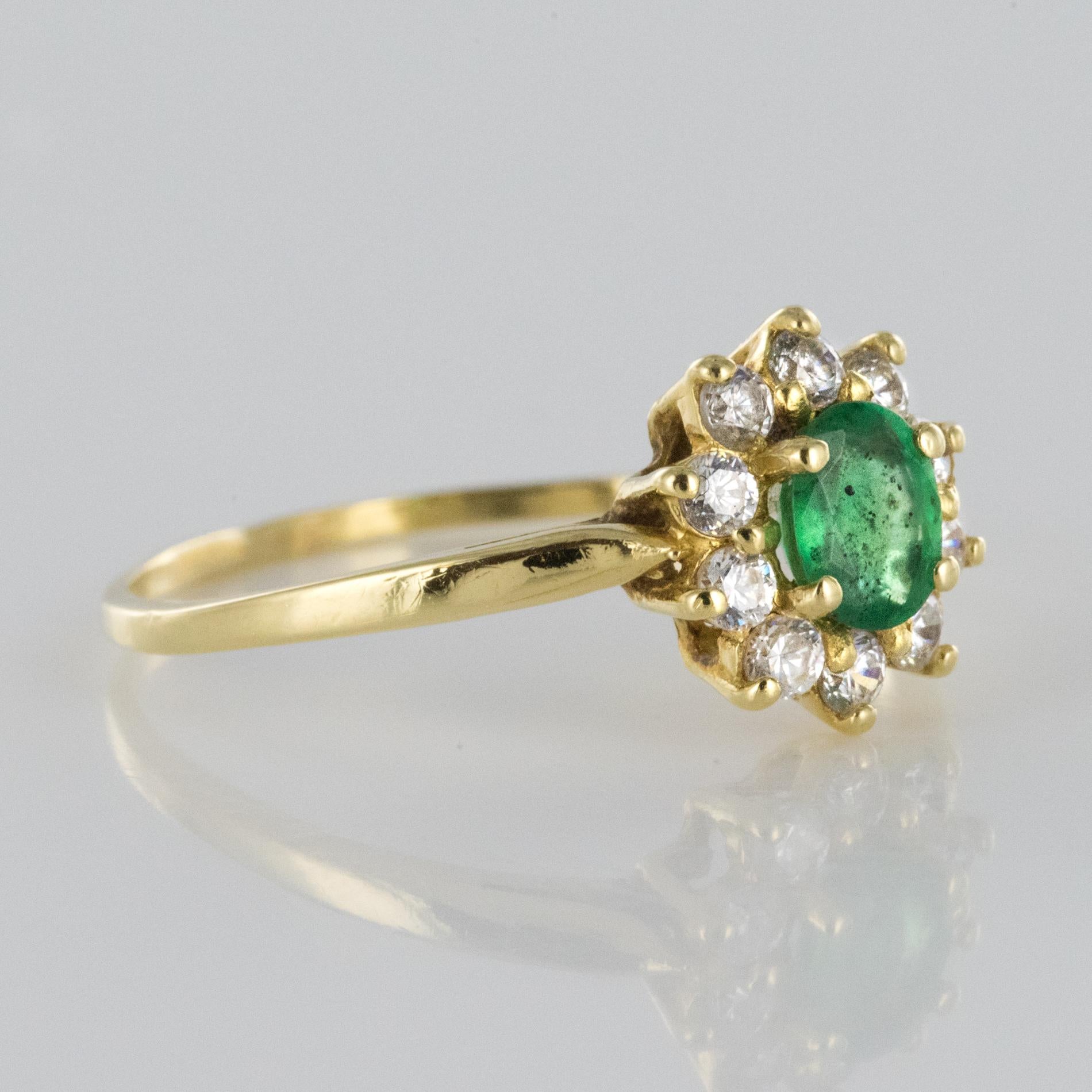 Modern Emerald Diamonds Yellow Gold Daisy Ring In Good Condition In Poitiers, FR