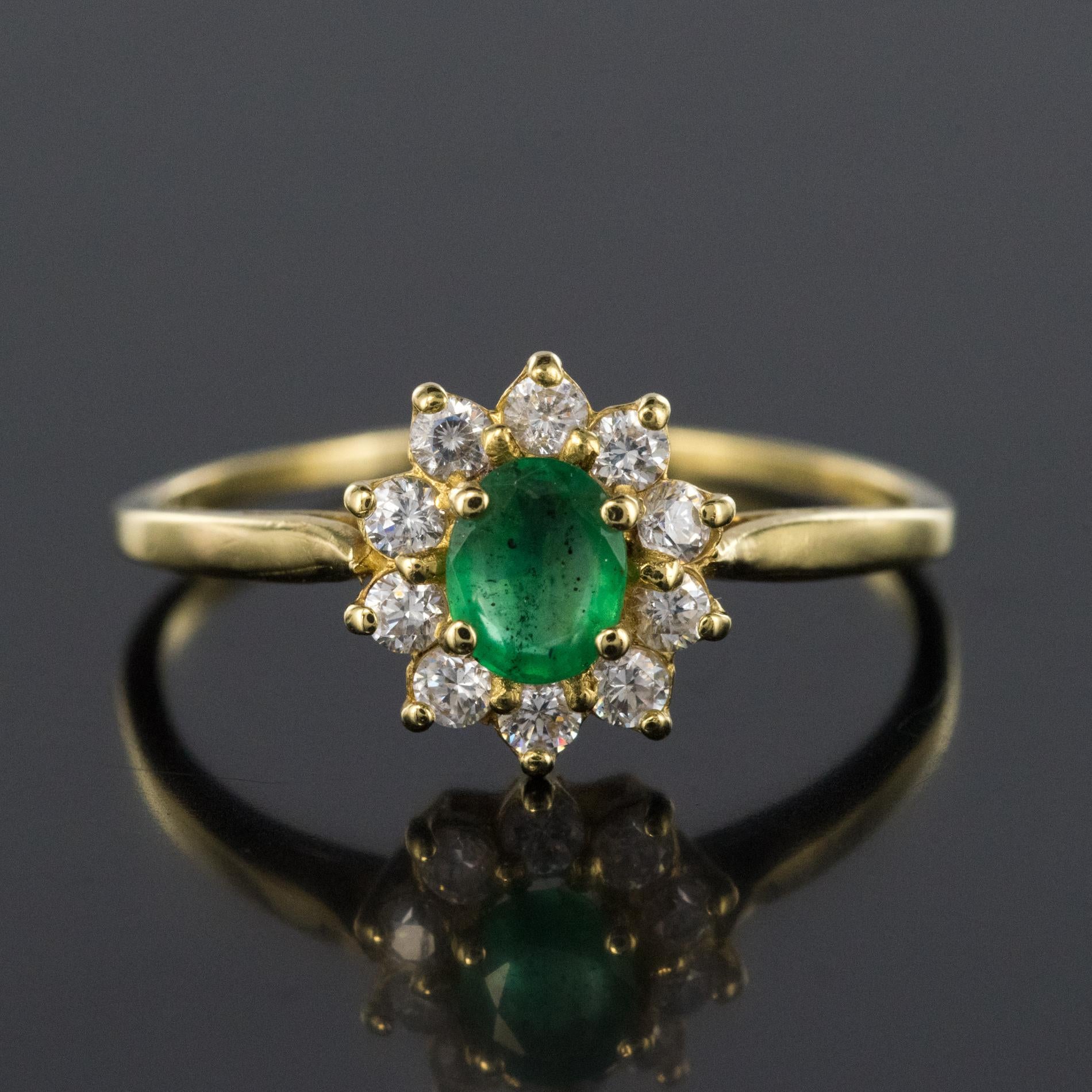 Modern Emerald Diamonds Yellow Gold Daisy Ring 1