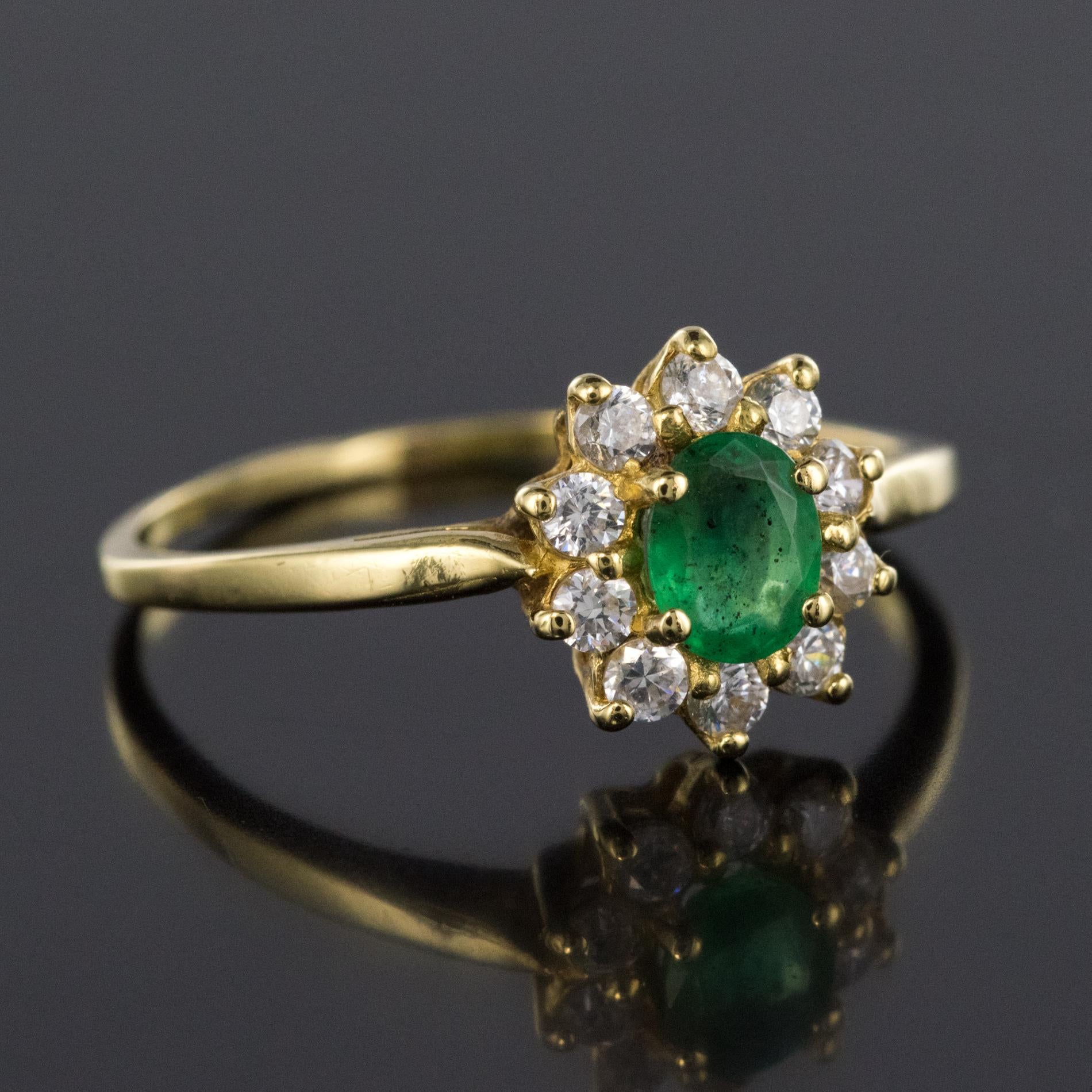 Modern Emerald Diamonds Yellow Gold Daisy Ring 2