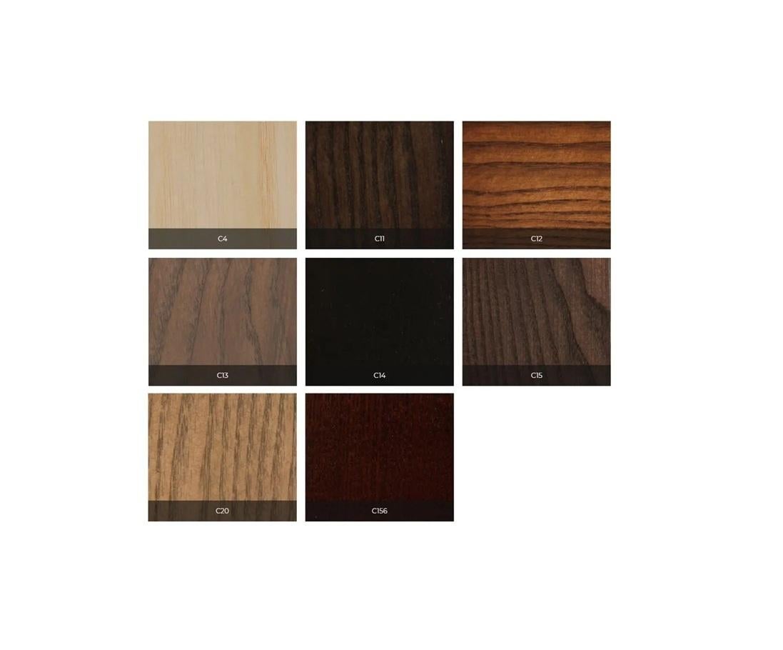 XXI secolo e contemporaneo Poltrona moderna in velluto verde smeraldo con struttura in Wood scuro in vendita