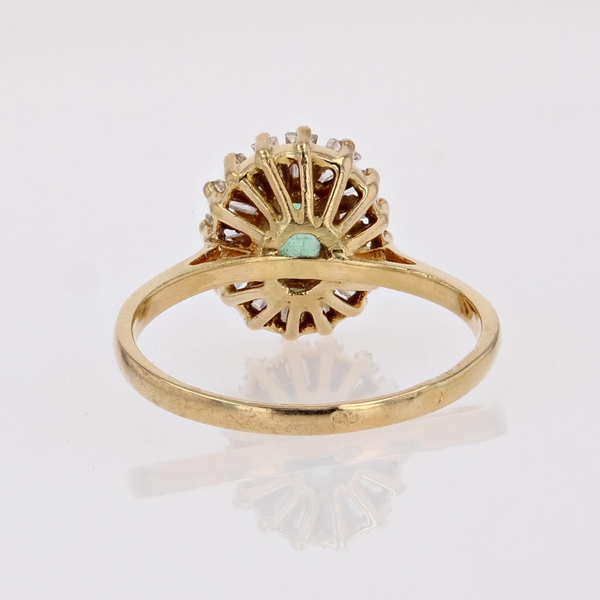 Modern Emerald Trapeze Diamonds 18 Karat Yellow Gold Ring For Sale 9