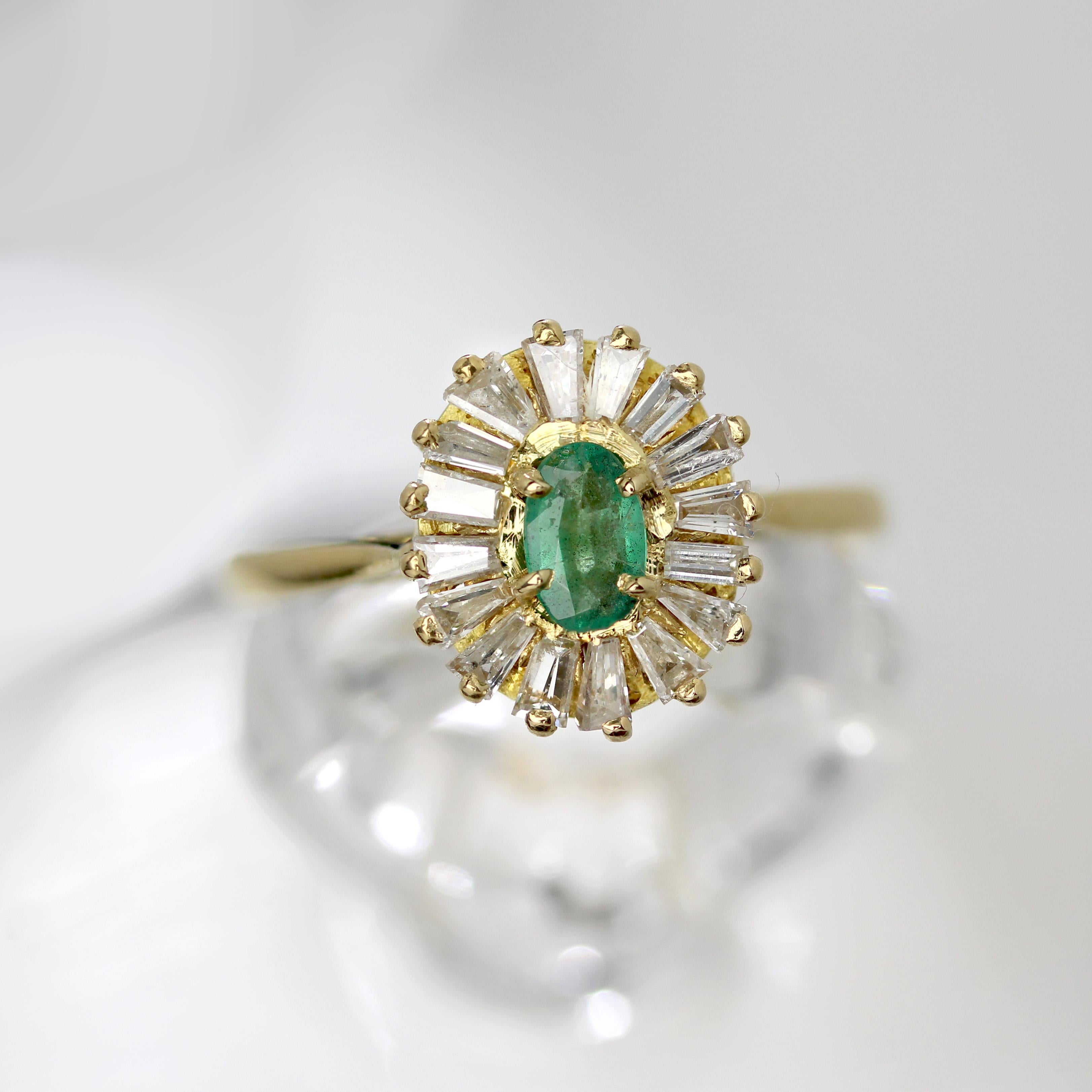Oval Cut Modern Emerald Trapeze Diamonds 18 Karat Yellow Gold Ring For Sale