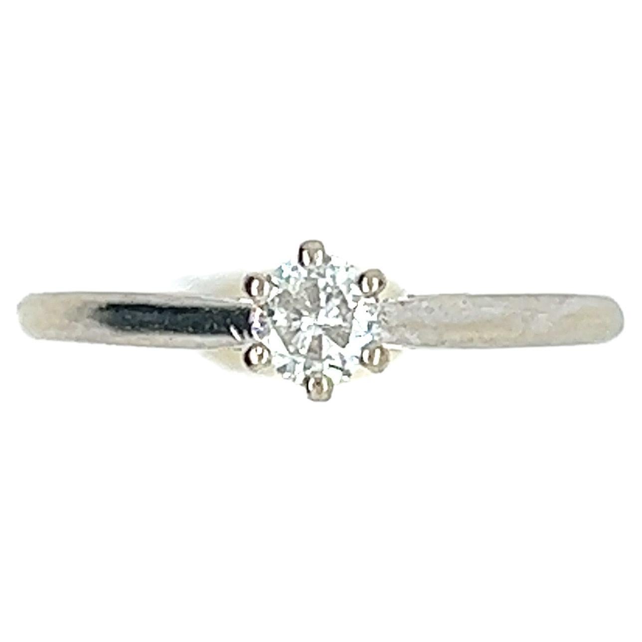Modern Engagement Ring Diamond 0.15 Karat White Gold 18 Karat 