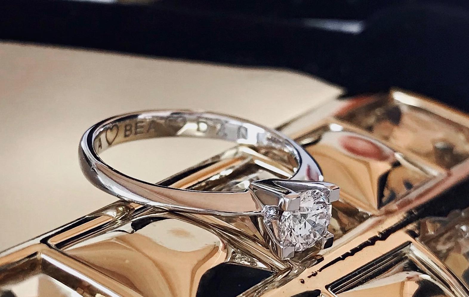 En vente :  Bague de fiançailles en or 18 carats avec diamant blanc naturel certifié 1 carat 7