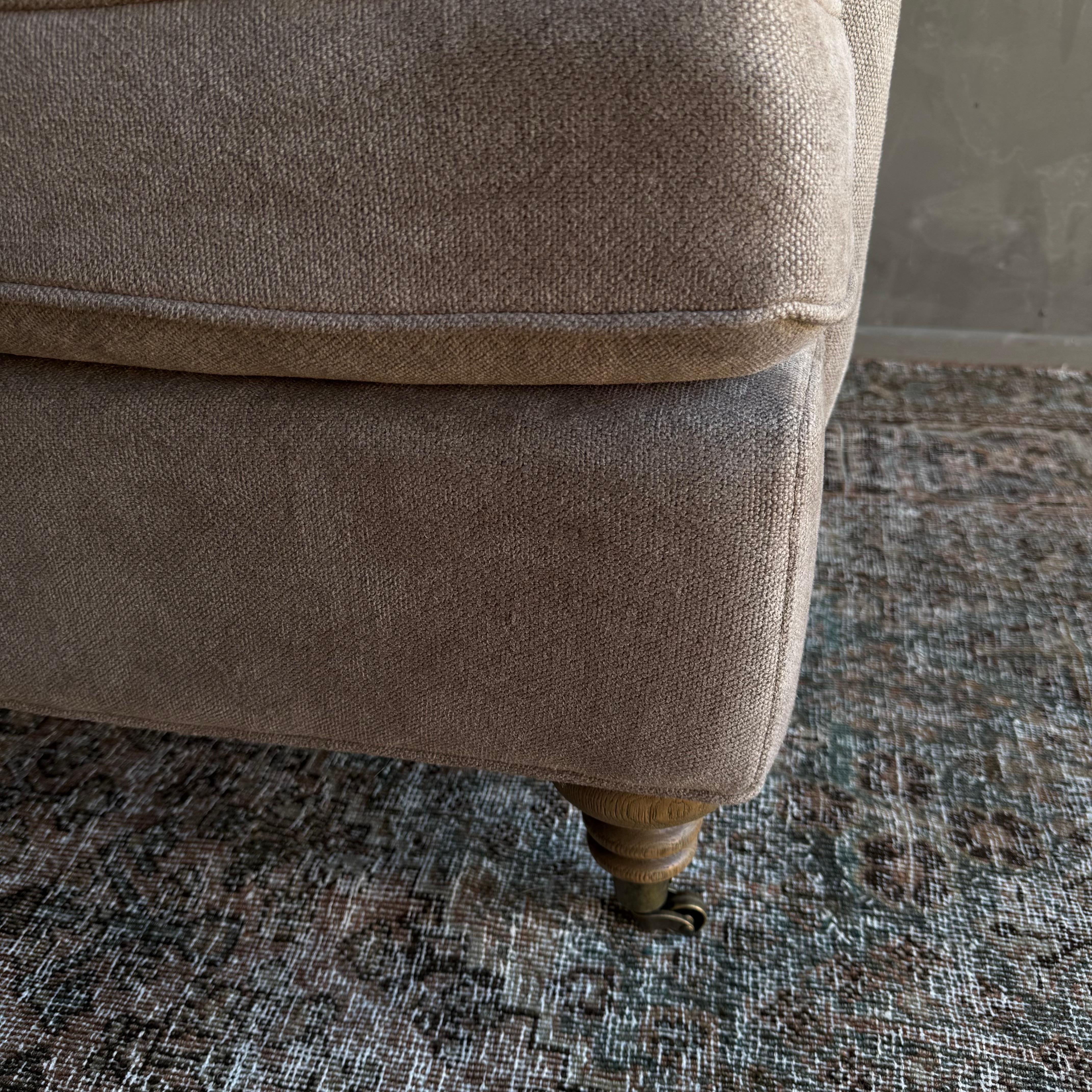 Modern English Sofa in 100% Hemp Ecorcé with Down Cushion Neuf - En vente à Old Town Orange, CA