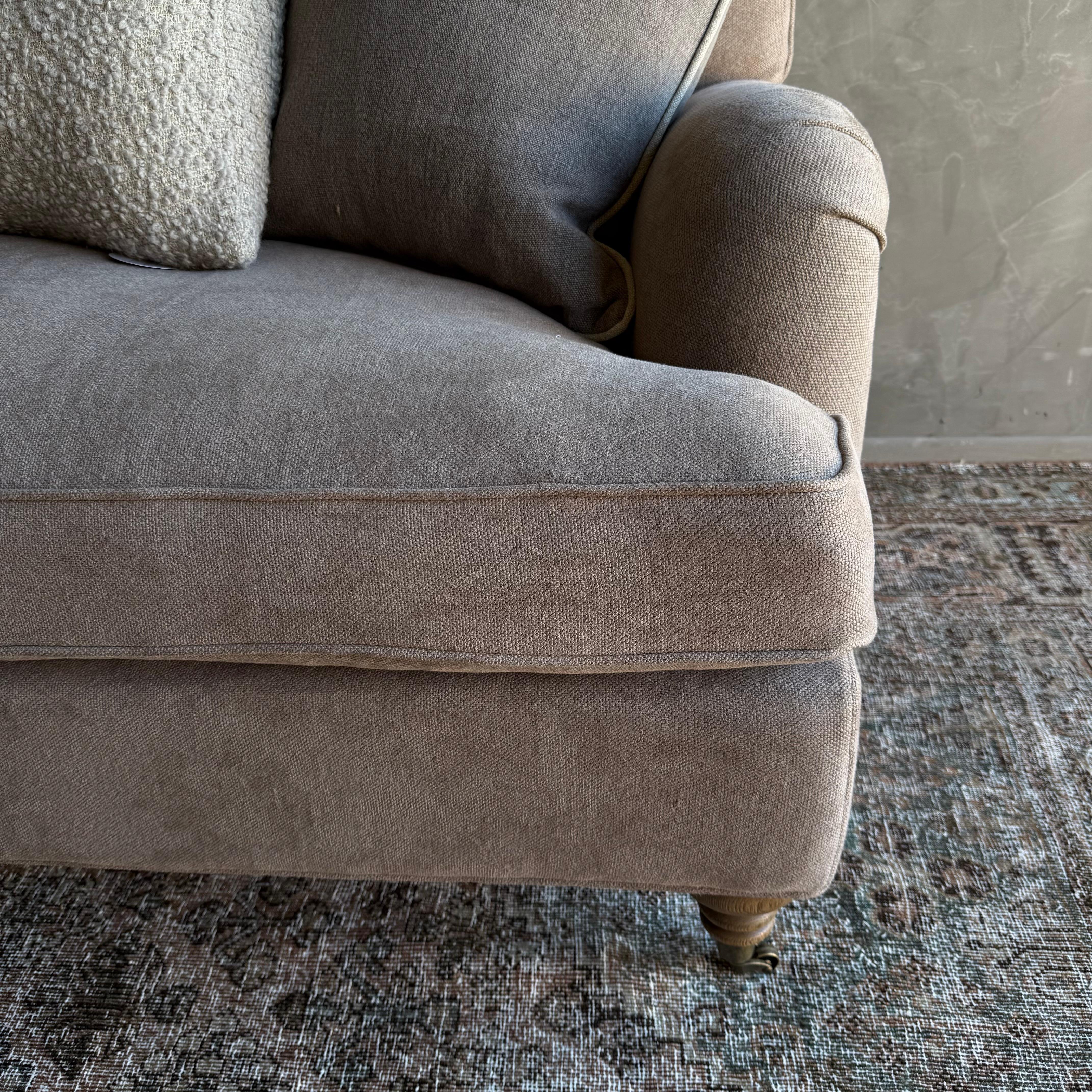 XXIe siècle et contemporain Modern English Sofa in 100% Hemp Ecorcé with Down Cushion en vente