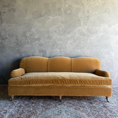 Sofá inglés moderno en mohair de terciopelo de imitación mostaza caramelo con cojín de plumón