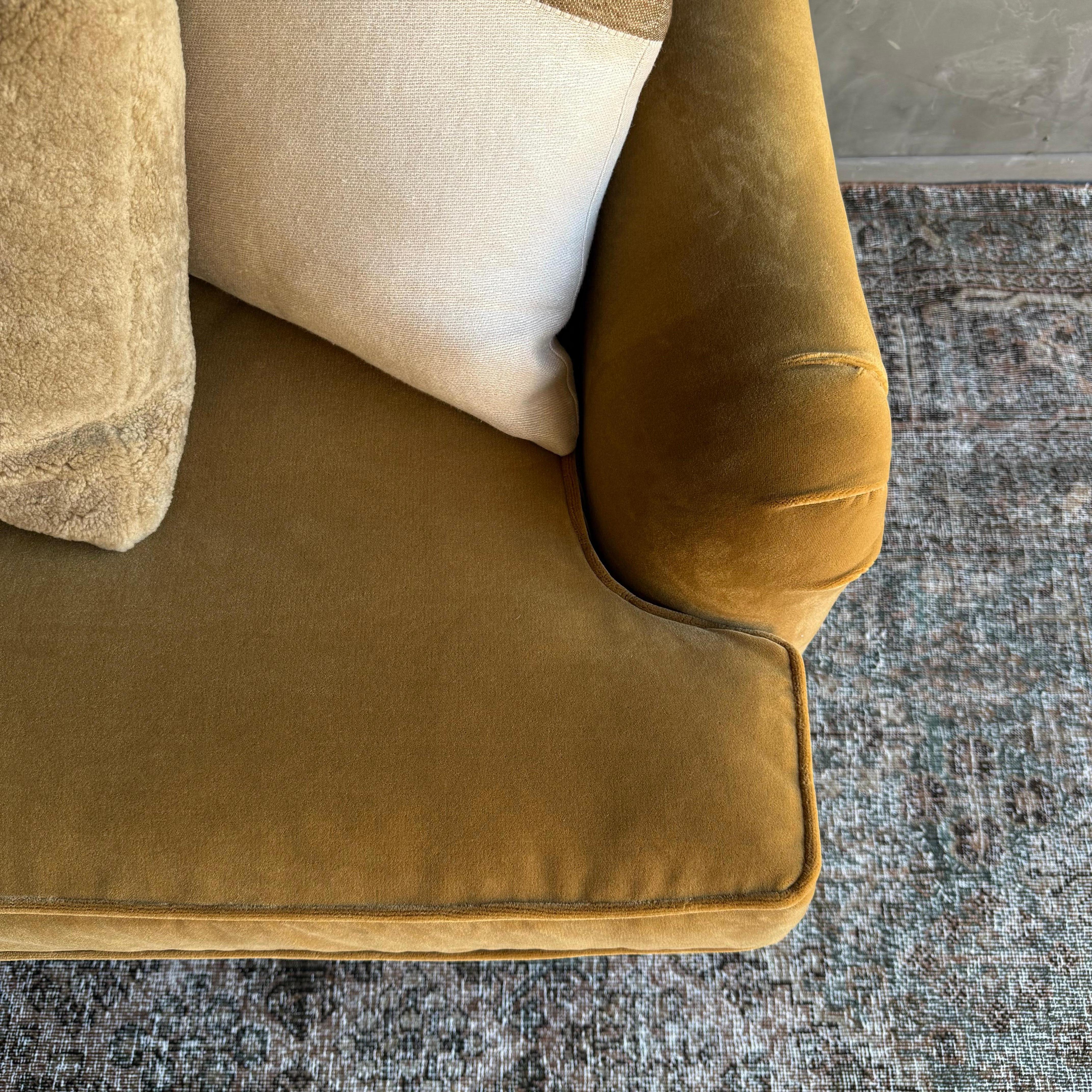 XXIe siècle et contemporain Modern English Sofa in a Caramel Mustard Faux Velvet Mohair with Down Cushion en vente
