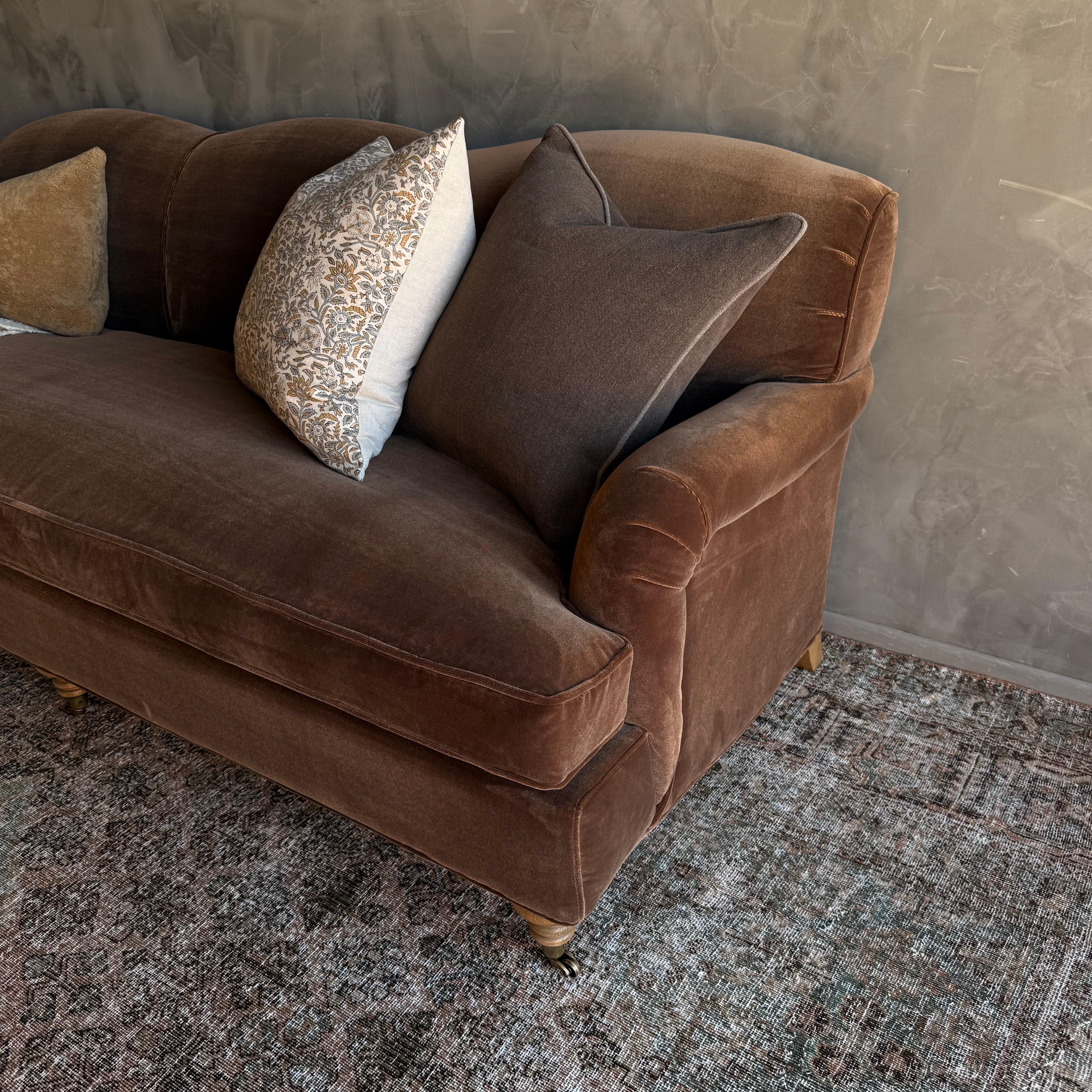 XXIe siècle et contemporain Modern English Sofa in Chestnut Brown in Faux Velvet Mohair with Down Cushion en vente