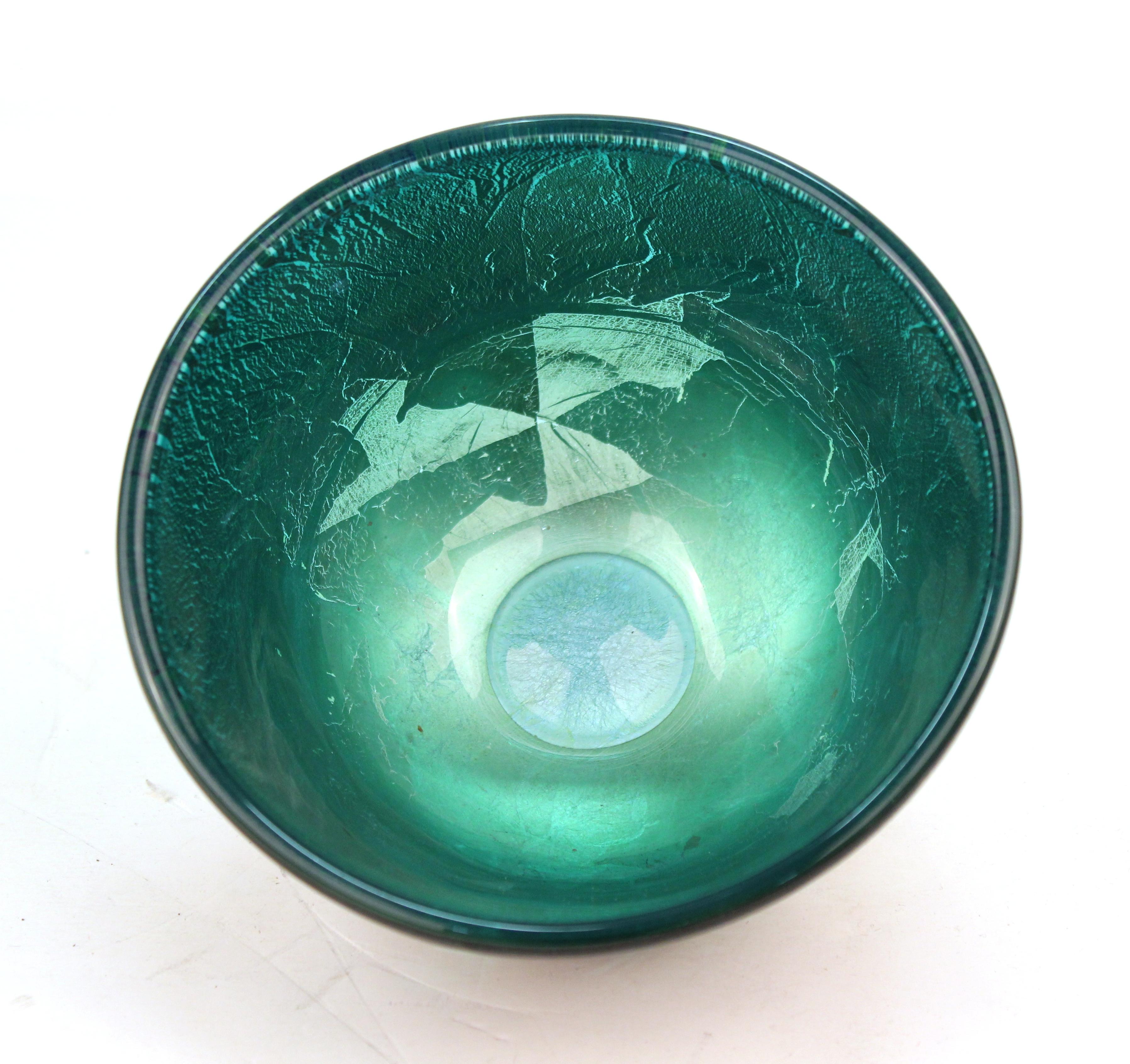 Modern English Studio Art Glass Bowl In Good Condition In New York, NY