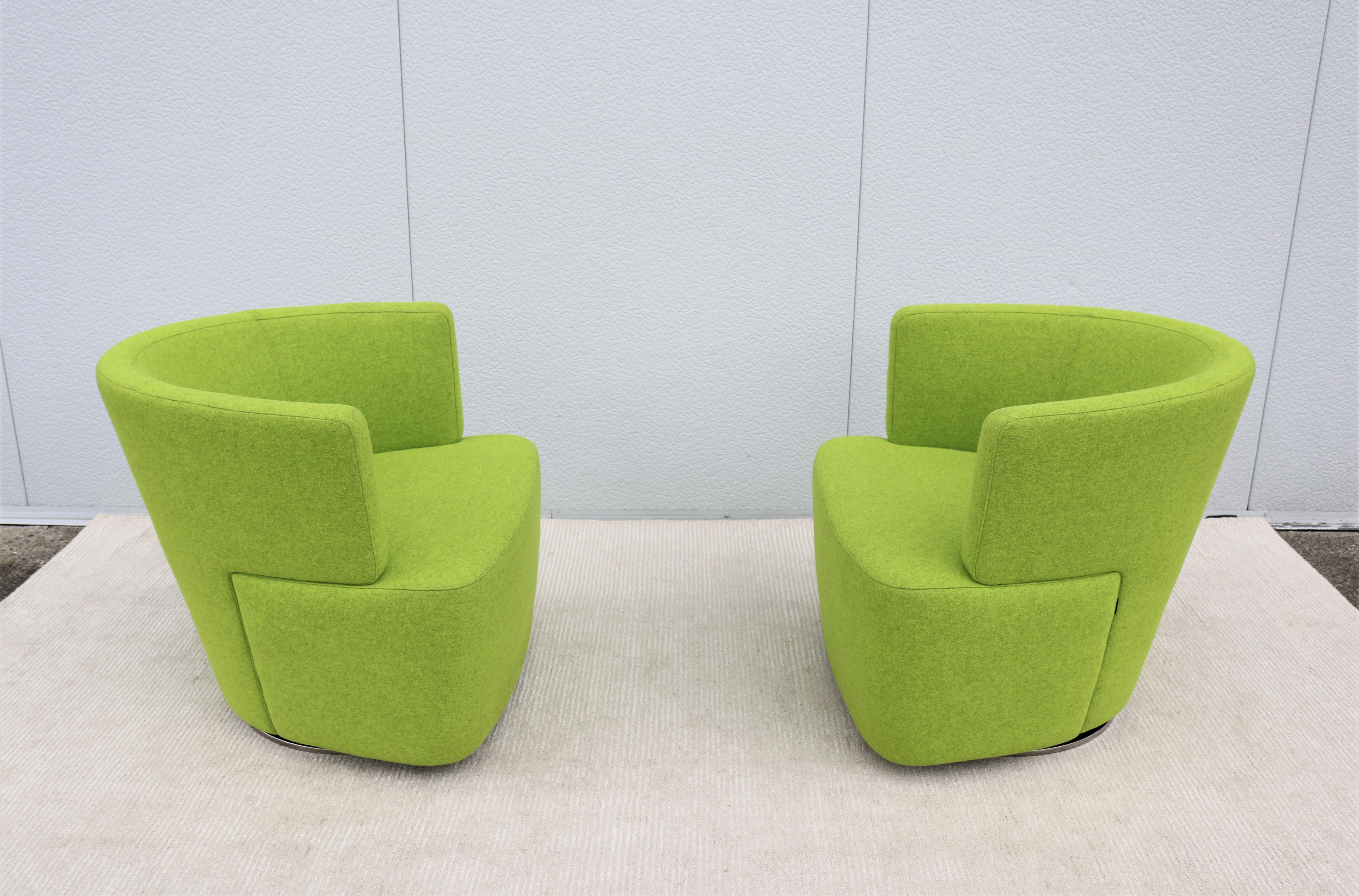 Modern Eoos for Coalesse Joel Green Swivel Lounge Chairs by Walter Knoll, a Pair For Sale 2