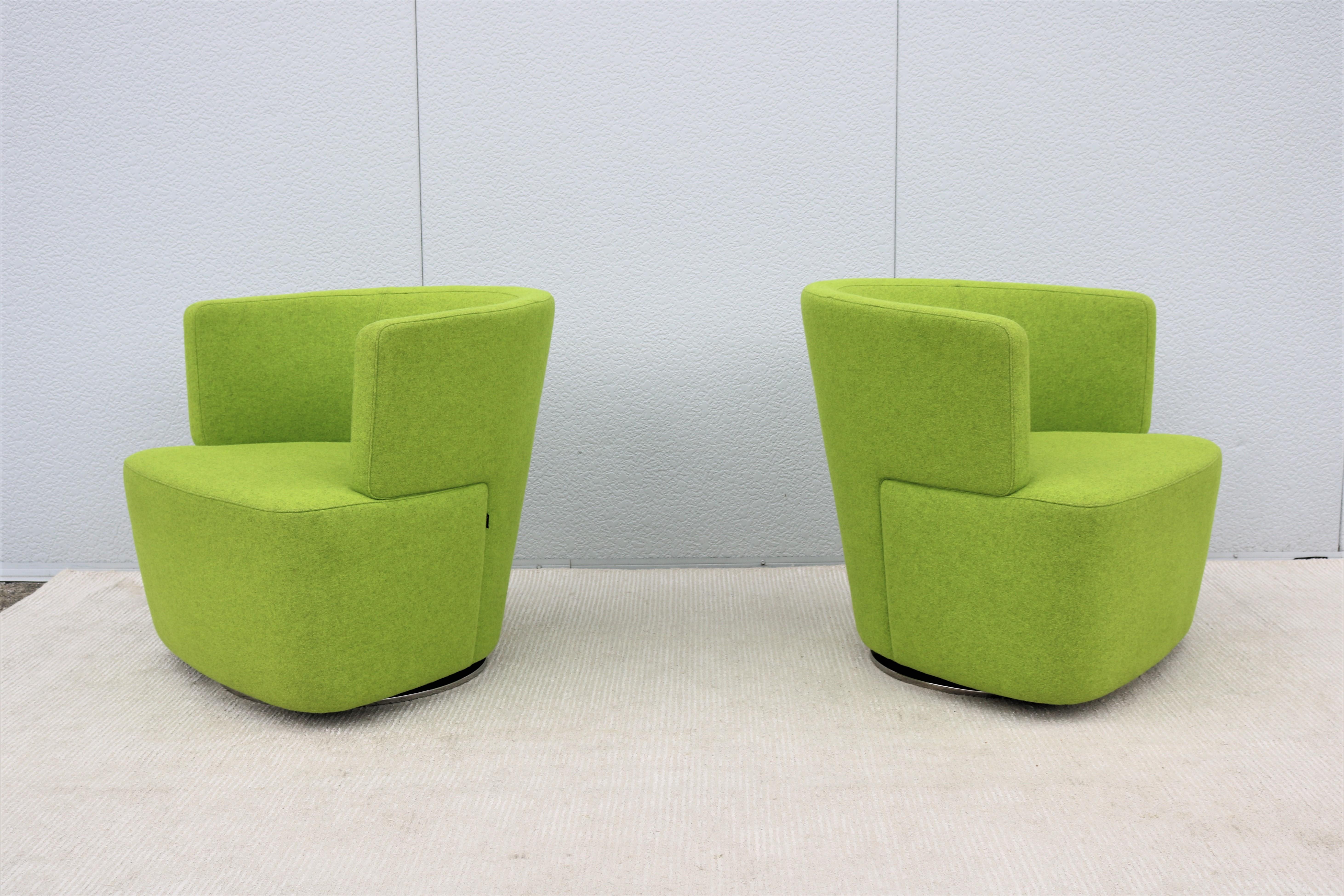 American Modern Eoos for Coalesse Joel Green Swivel Lounge Chairs by Walter Knoll, a Pair For Sale