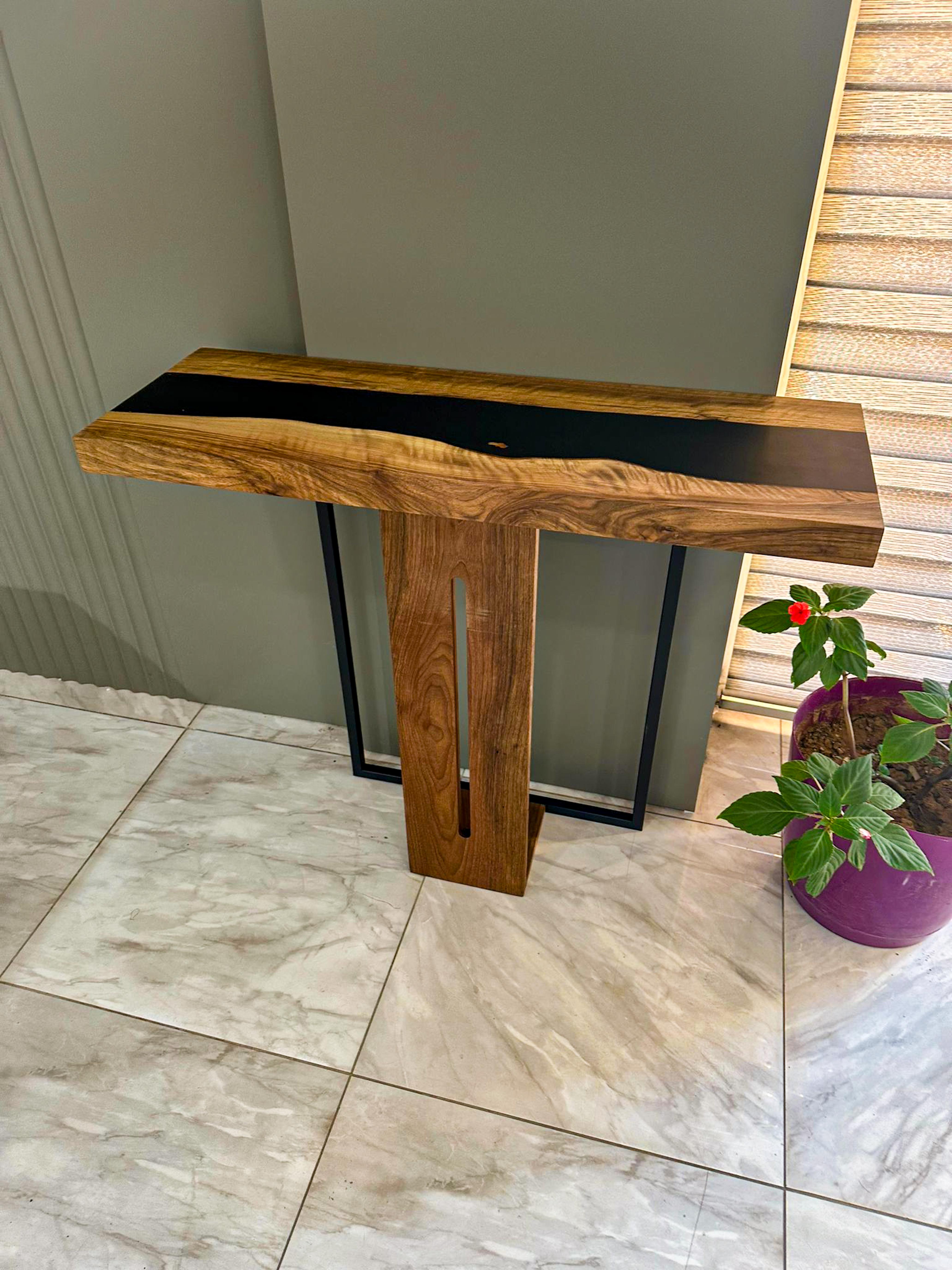 Turco Tavolo console moderno in resina epossidica - Tavolo da ingresso con bordo vivo - Tavolo da ingresso personalizzato in vendita