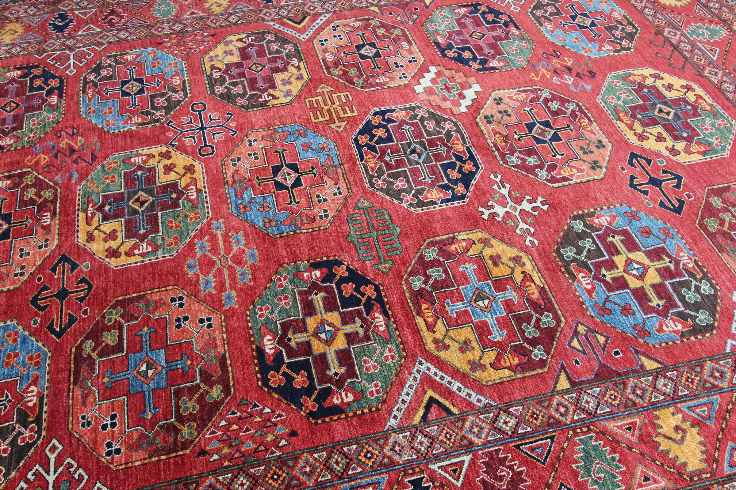A brand new beautiful modern Ersari carpet using a traditional pattern seen on antique pieces woven by Turkmenistan weavers with the large 'Gul' motifs.  This new contemporary rug has been hand-woven with exceptional colours using natural dyes and