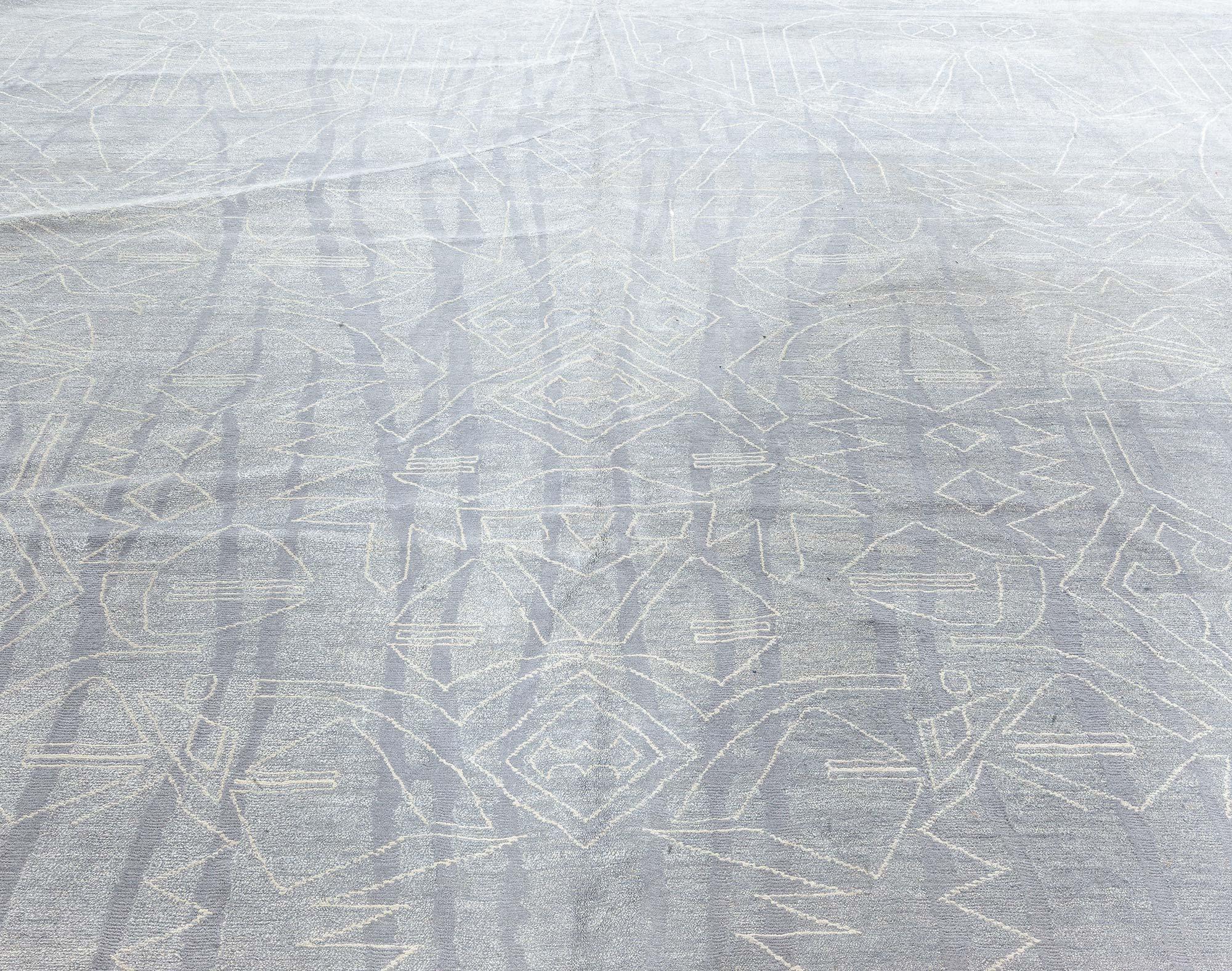 Indian Modern Eskayel Akimbo Grey and White Handmade Rug by Doris Leslie Blau For Sale