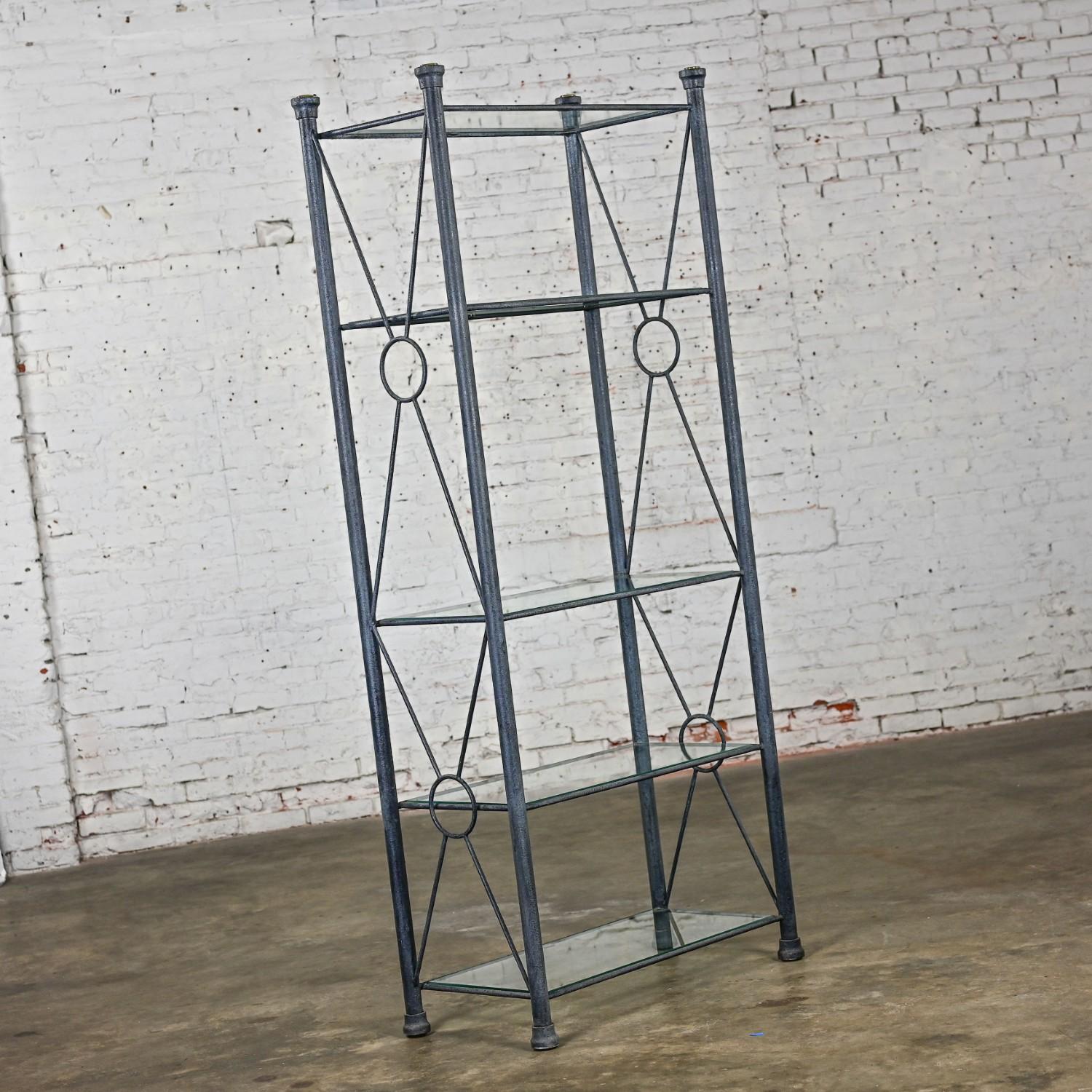 Moderne Etagere mit schwarzem und anthrazitgrauem strukturiertem Metallrohrrahmen und Glasböden im Angebot 9