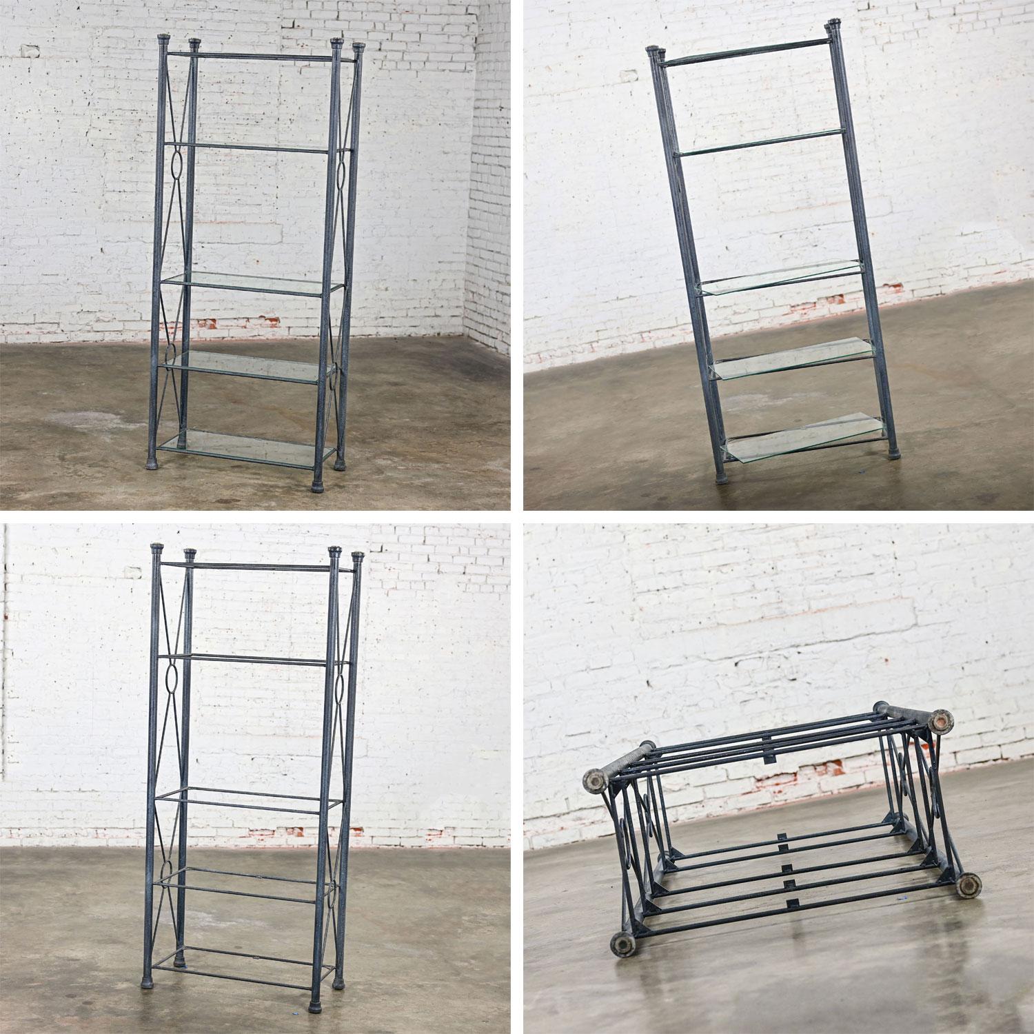 Moderne Etagere mit schwarzem und anthrazitgrauem strukturiertem Metallrohrrahmen und Glasböden im Angebot 11