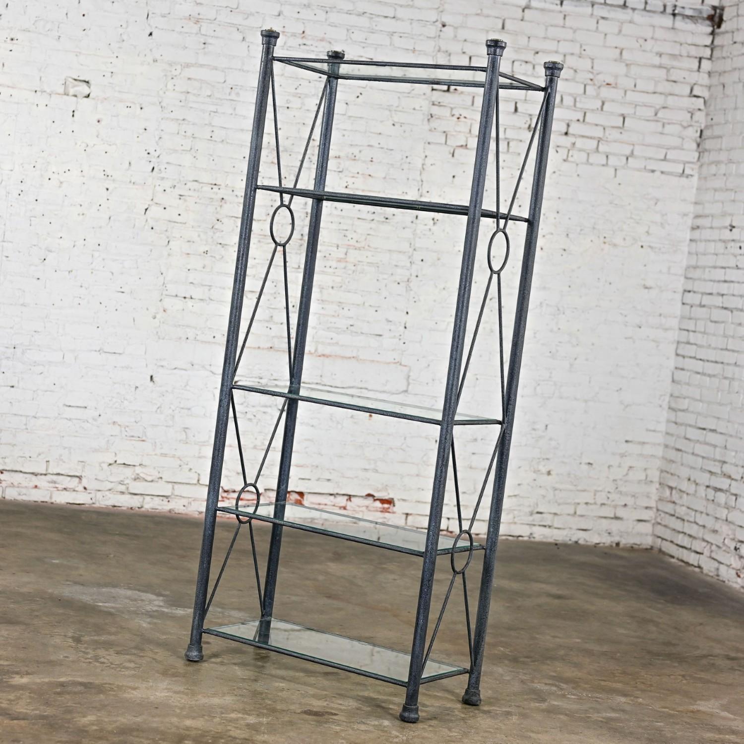 Moderne Etagere mit schwarzem und anthrazitgrauem strukturiertem Metallrohrrahmen und Glasböden im Angebot 14