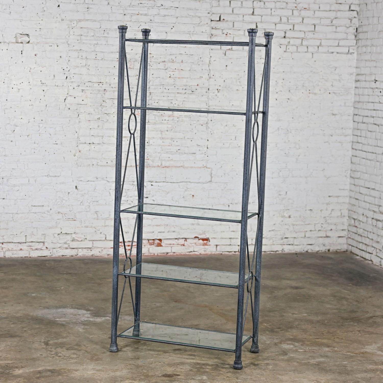 Tolle moderne Vintage-Etagere mit schwarzem und anthrazitfarbenem strukturiertem Metallrohrrahmen und 5 Glasböden. Schöner Zustand, wenn man bedenkt, dass dies Vintage und nicht neu ist, so wird Zeichen der Nutzung und Verschleiß haben, auch wenn es