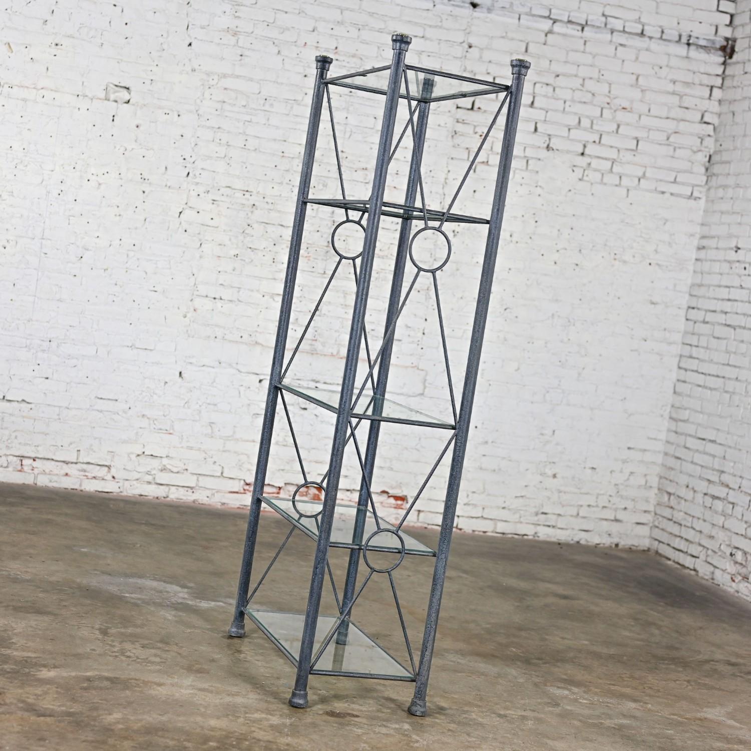 Moderne Etagere mit schwarzem und anthrazitgrauem strukturiertem Metallrohrrahmen und Glasböden im Angebot 5