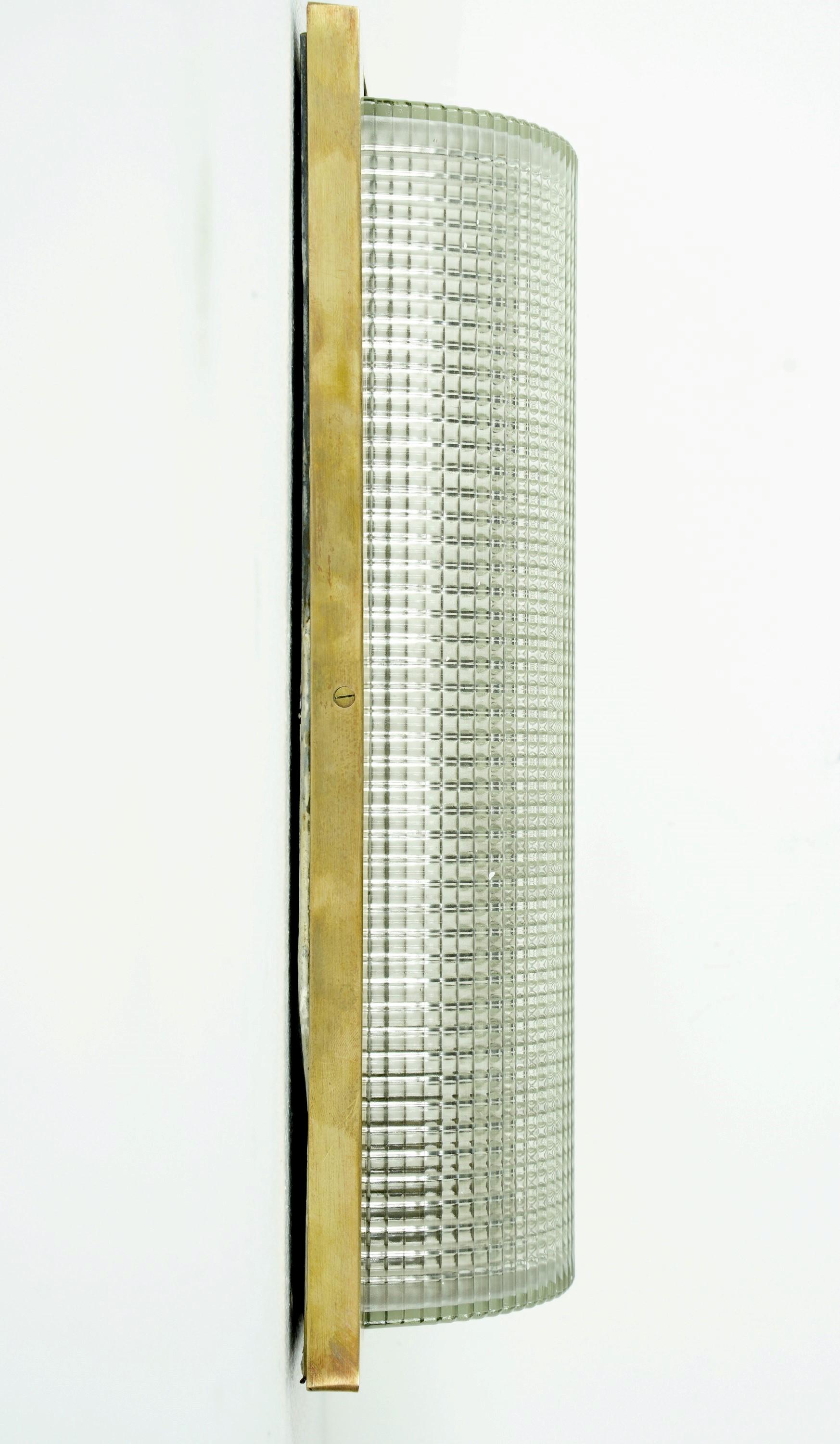 Modern European Brass Prismatic Glass Wall Sconce In Good Condition In New York, NY