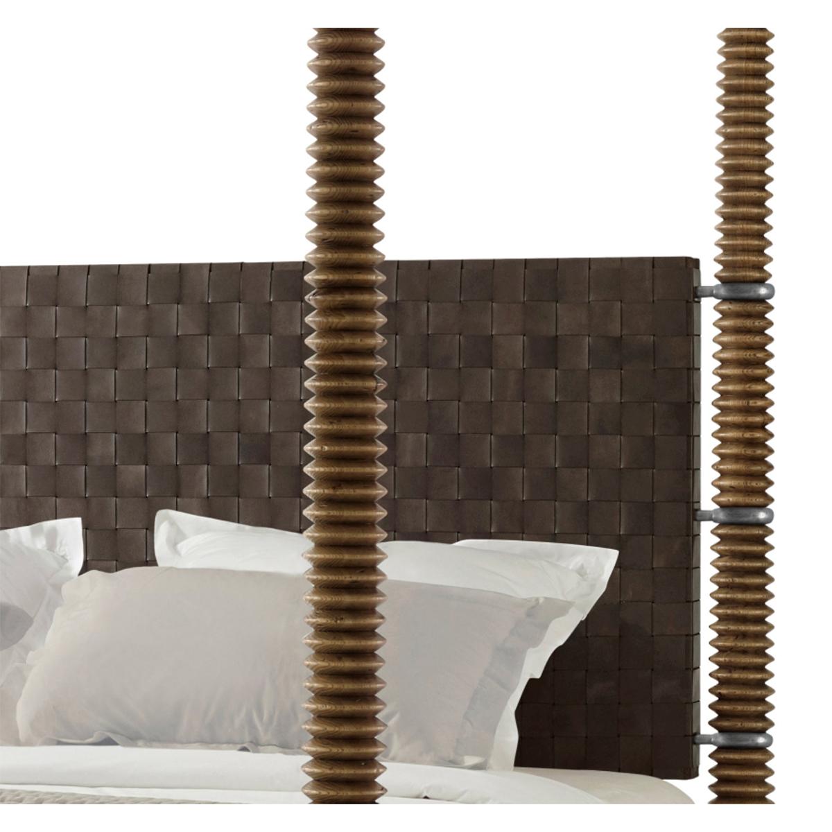 XXIe siècle et contemporain The Moderns European Four Post King Bed (lit à quatre colonnes) en vente