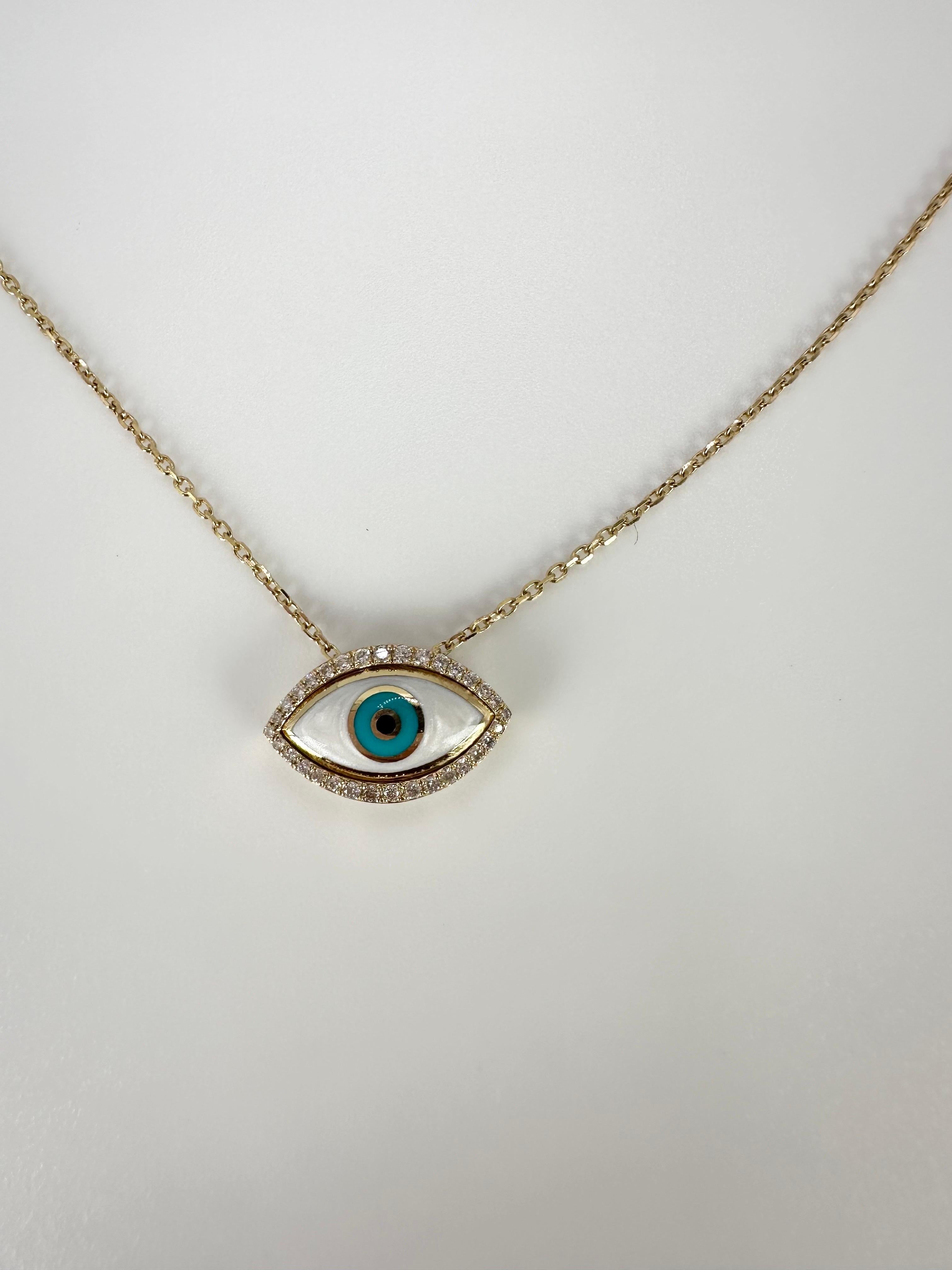Collier pendentif diamant œil maléfique en or jaune 18KT et œuvre d'art époustouflante ! Total des diamants : 0,31 carats, pureté VS-SI et couleur F-G. Le collier mesure 18