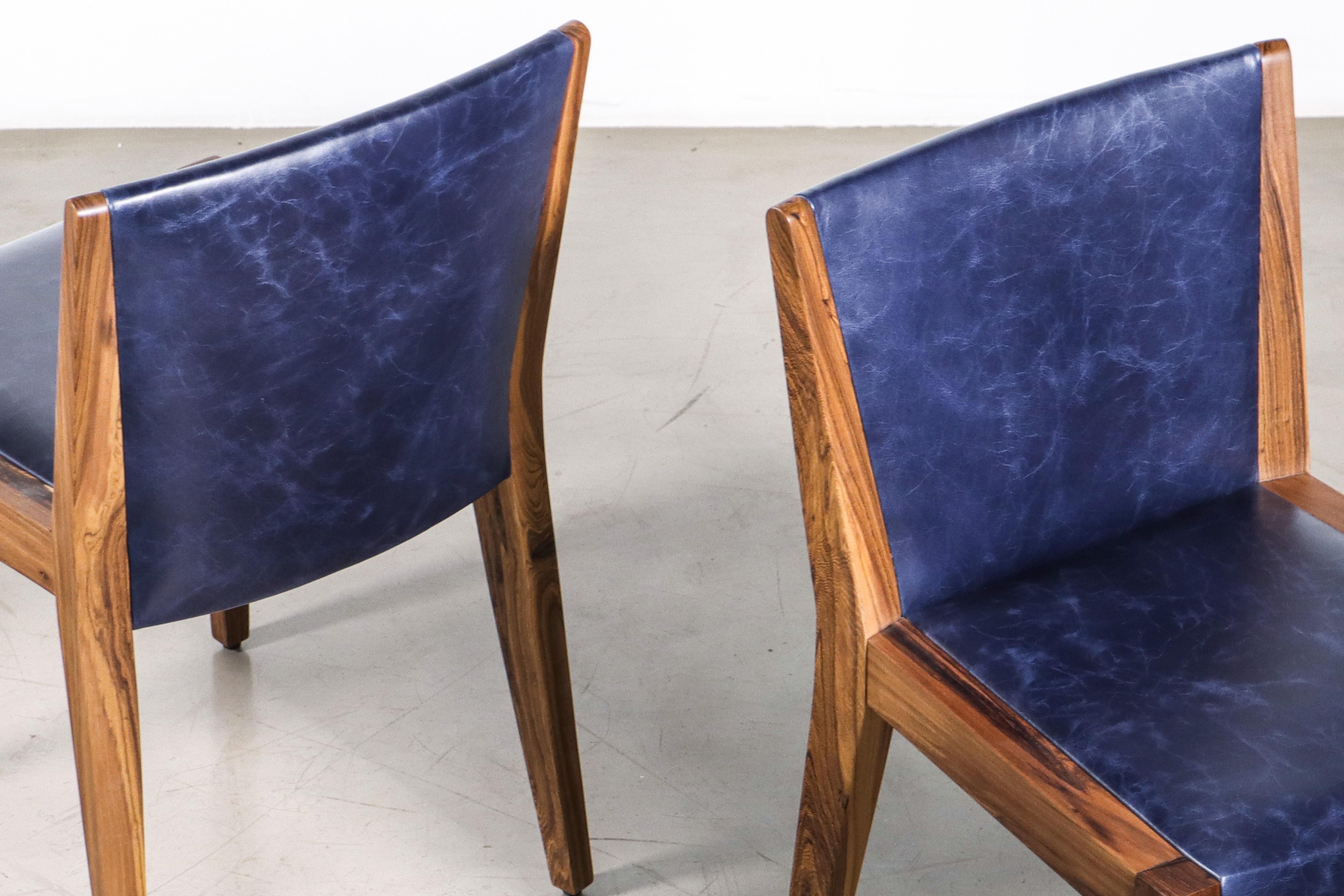 Chaise de salle à manger moderne en bois exotique et cuir enveloppé de Costantini, Giovanni  en vente 6