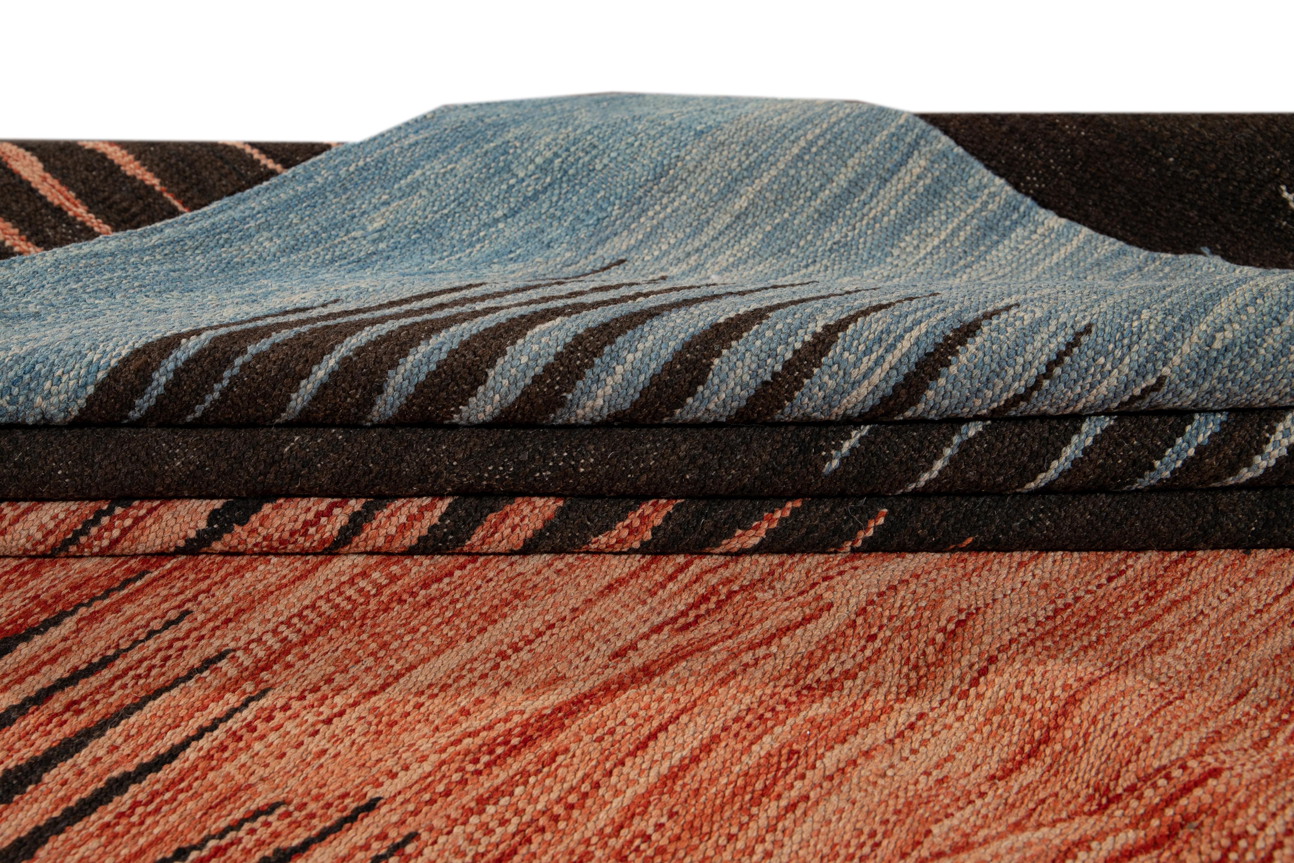 Handgefertigter Flachgewebeteppich aus Wolle, moderner, expressionistischer Stil im Zustand „Neu“ im Angebot in Norwalk, CT