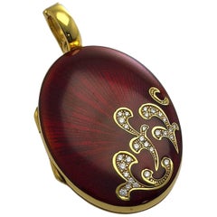 Modernes ovales Medaillon aus 18 Karat Gelbgold mit Diamanten und roter Guillochierung von Faberge