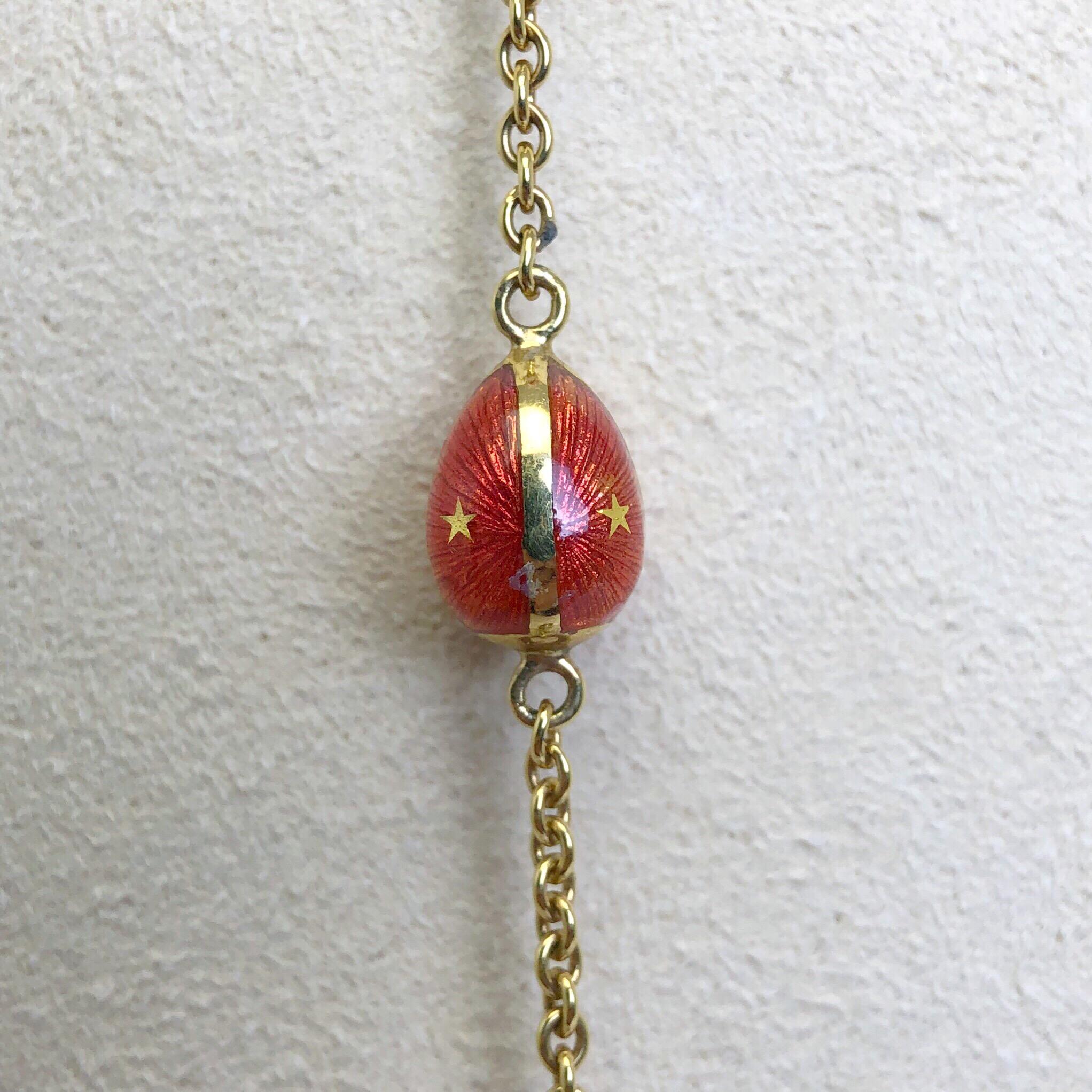 Moderne Fabergé, collier moderne en forme d'œuf cascade en or jaune 18 carats, émail et diamants en vente