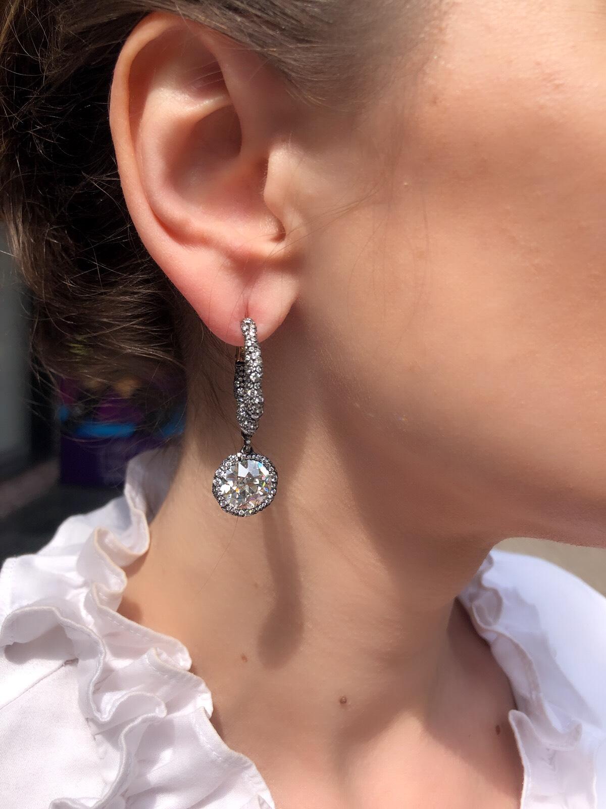 Taille ronde Boucles d'oreilles anciennes Fabergé Charmeuse Créoles Frédéric Zaavy en diamants et diamants en vente