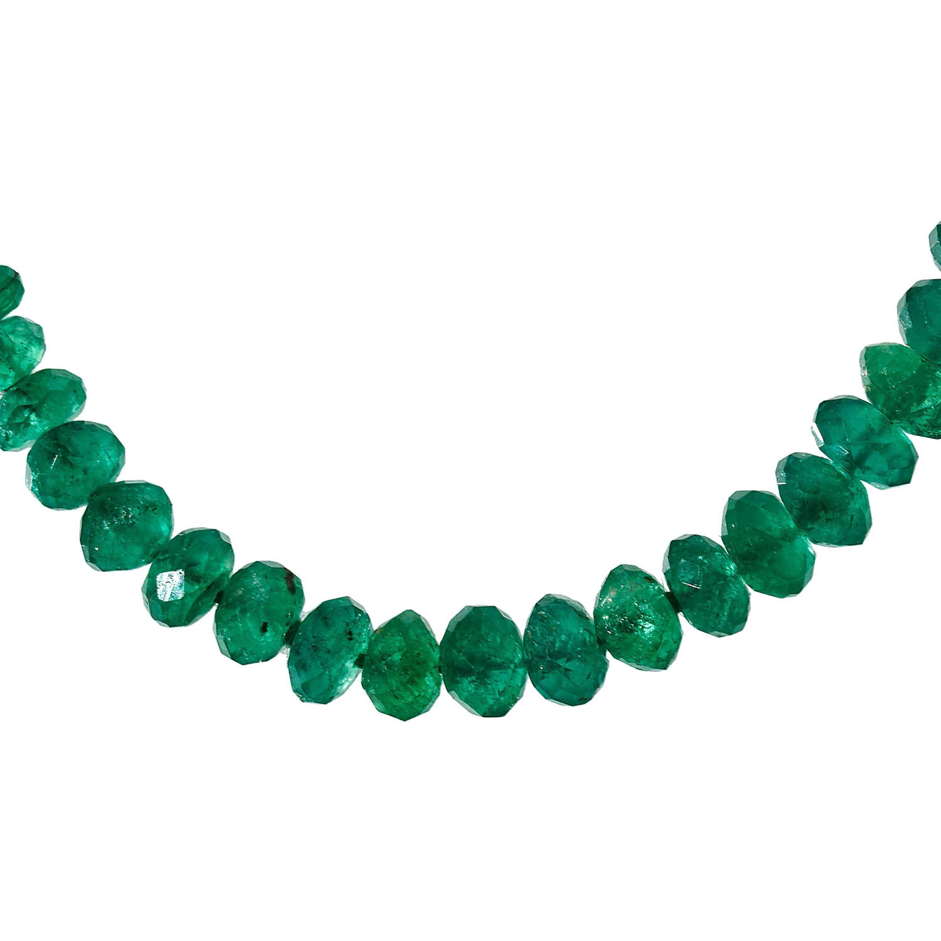 Modernes facettiertes Smaragd-Perlenarmband mit Platin- und Diamantverschluss (Brillantschliff)