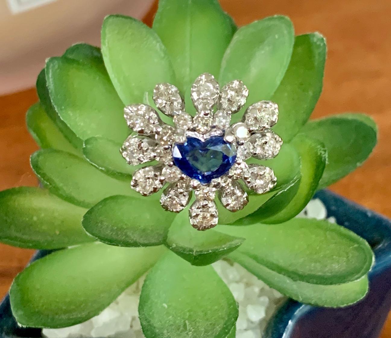 Modern Faceted Heart Cut Blue Ceylon Sapphire & Diamond 14 Karat White Gold Ring In Good Condition In St. Louis Park, MN