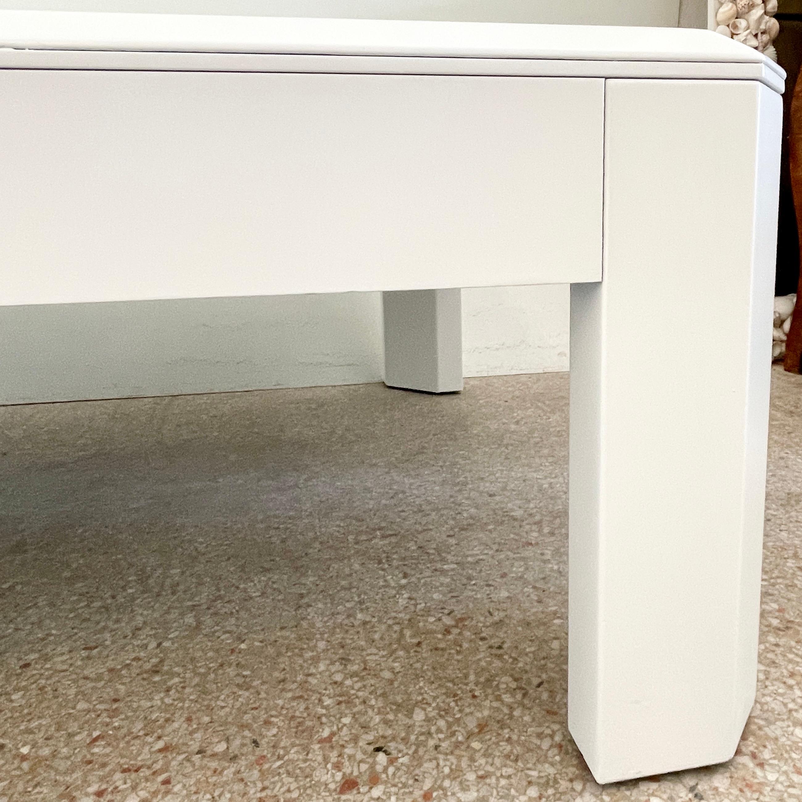 Modern Faceted Mirror Top Coffee Table in Fresh White Lacquer For Sale 4